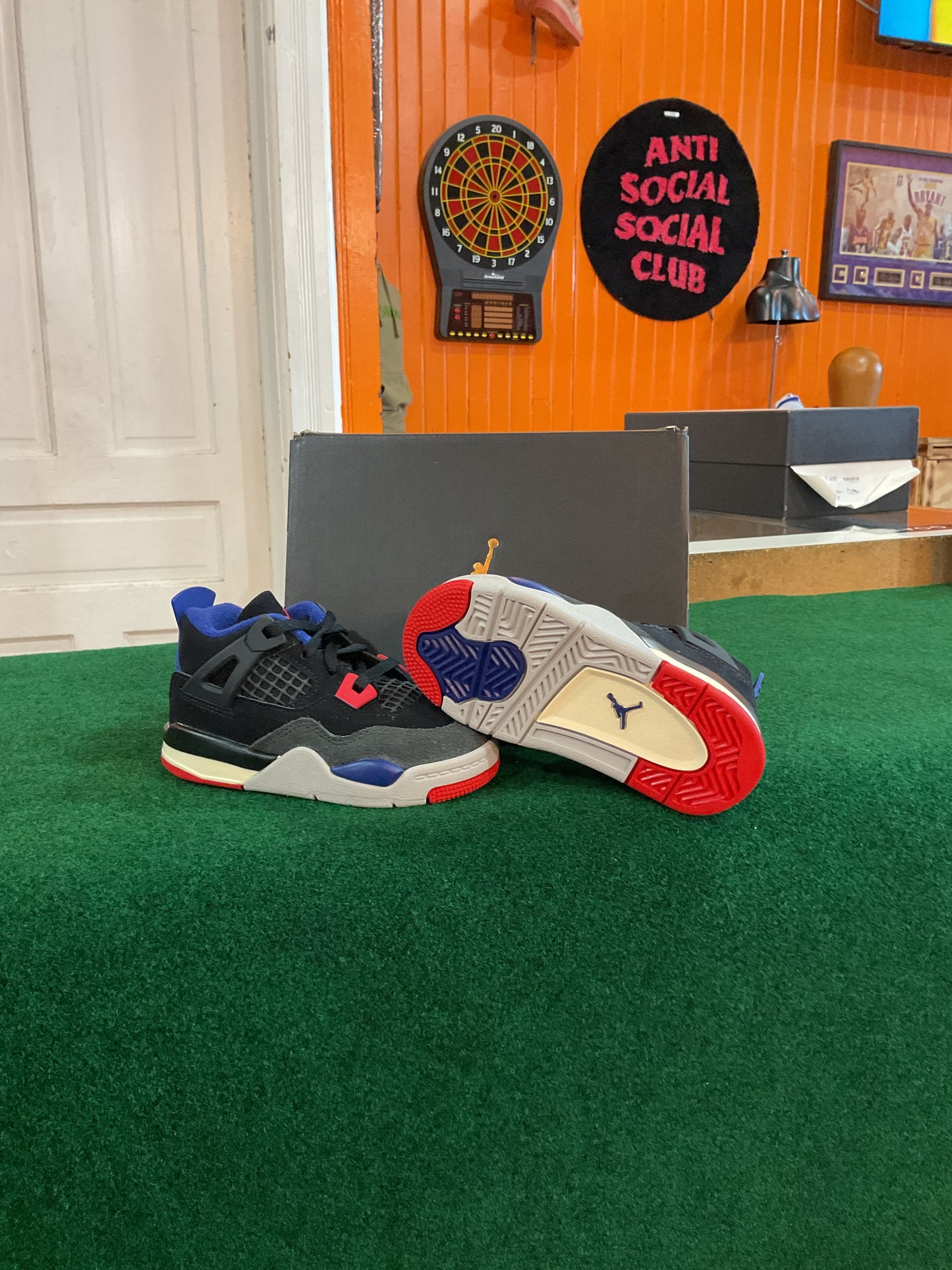 Jordan 4 (Rare Air)