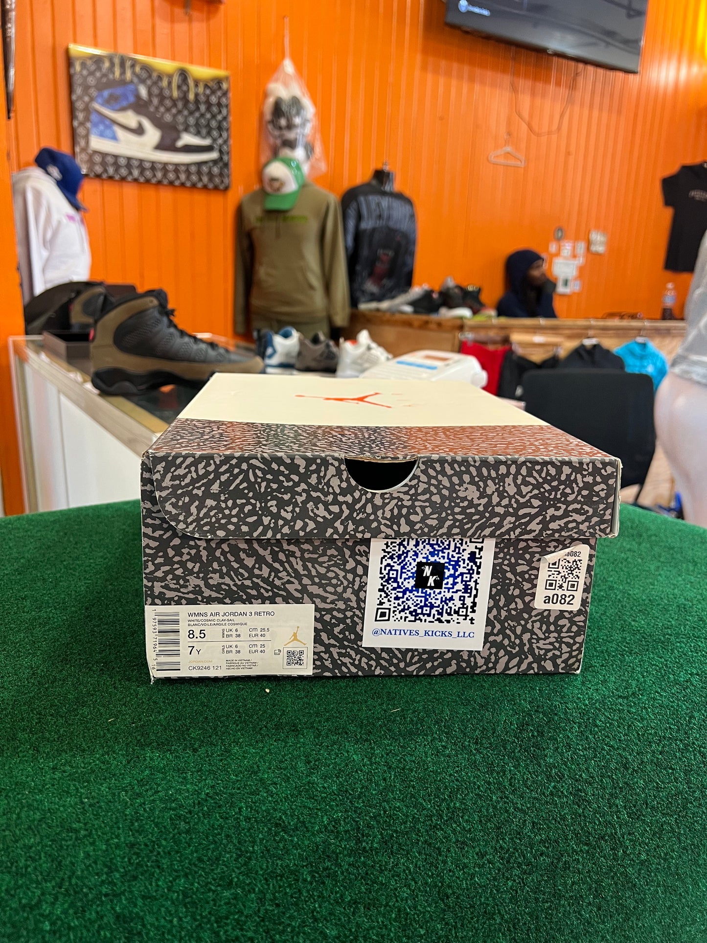 Jordan 3 (Georgia Peach)