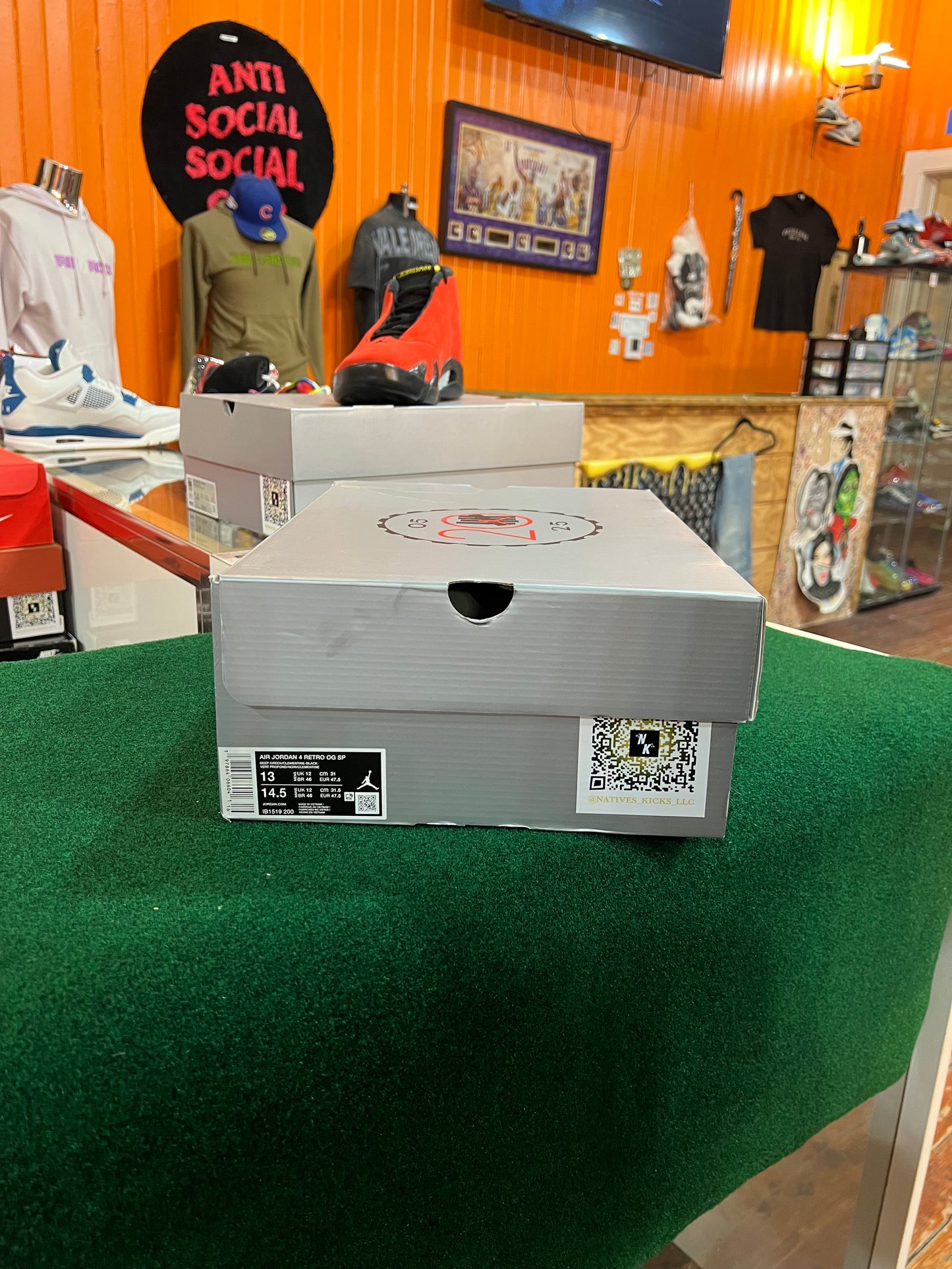 Jordan 4 (Undefeated)