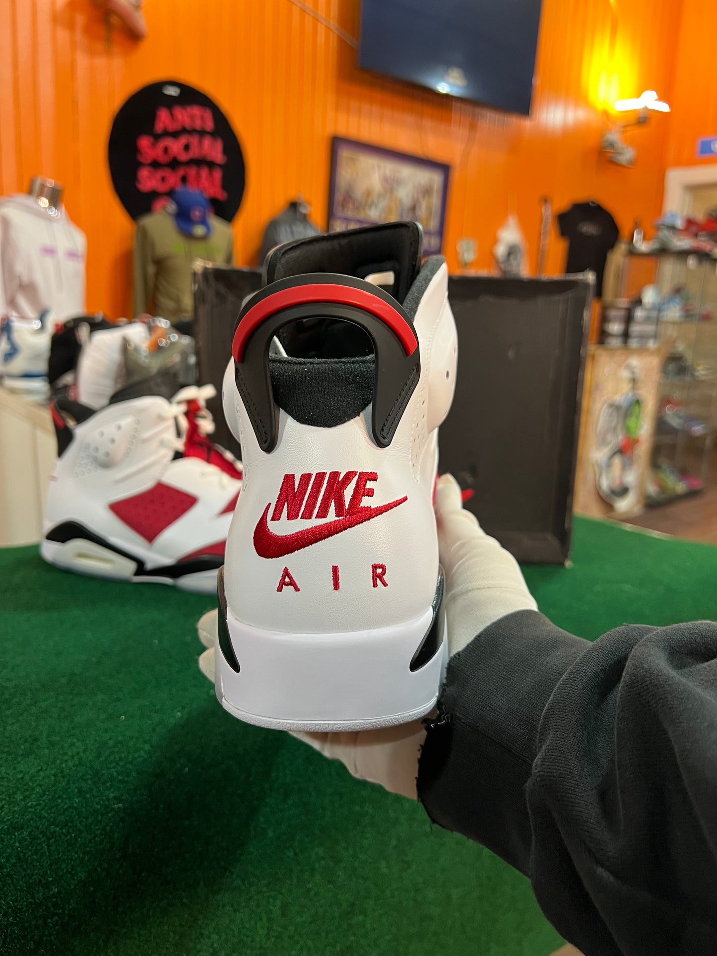 Jordan 6 (Carmine)