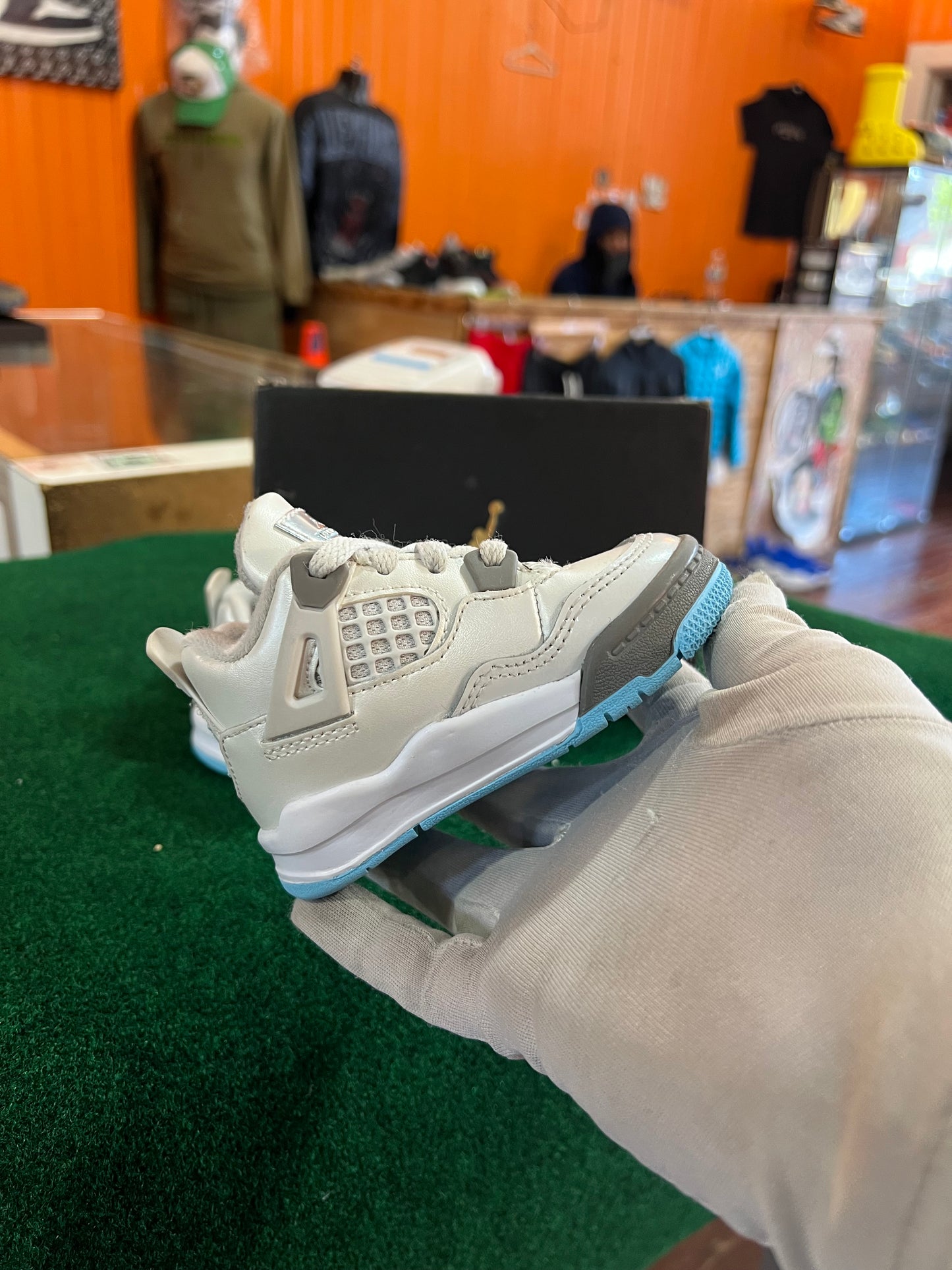 Jordan 4 (Dust Blue Chill)