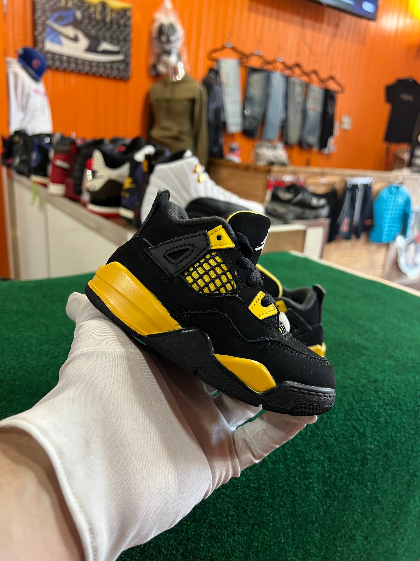 Jordan 4 (Yellow Thunder)