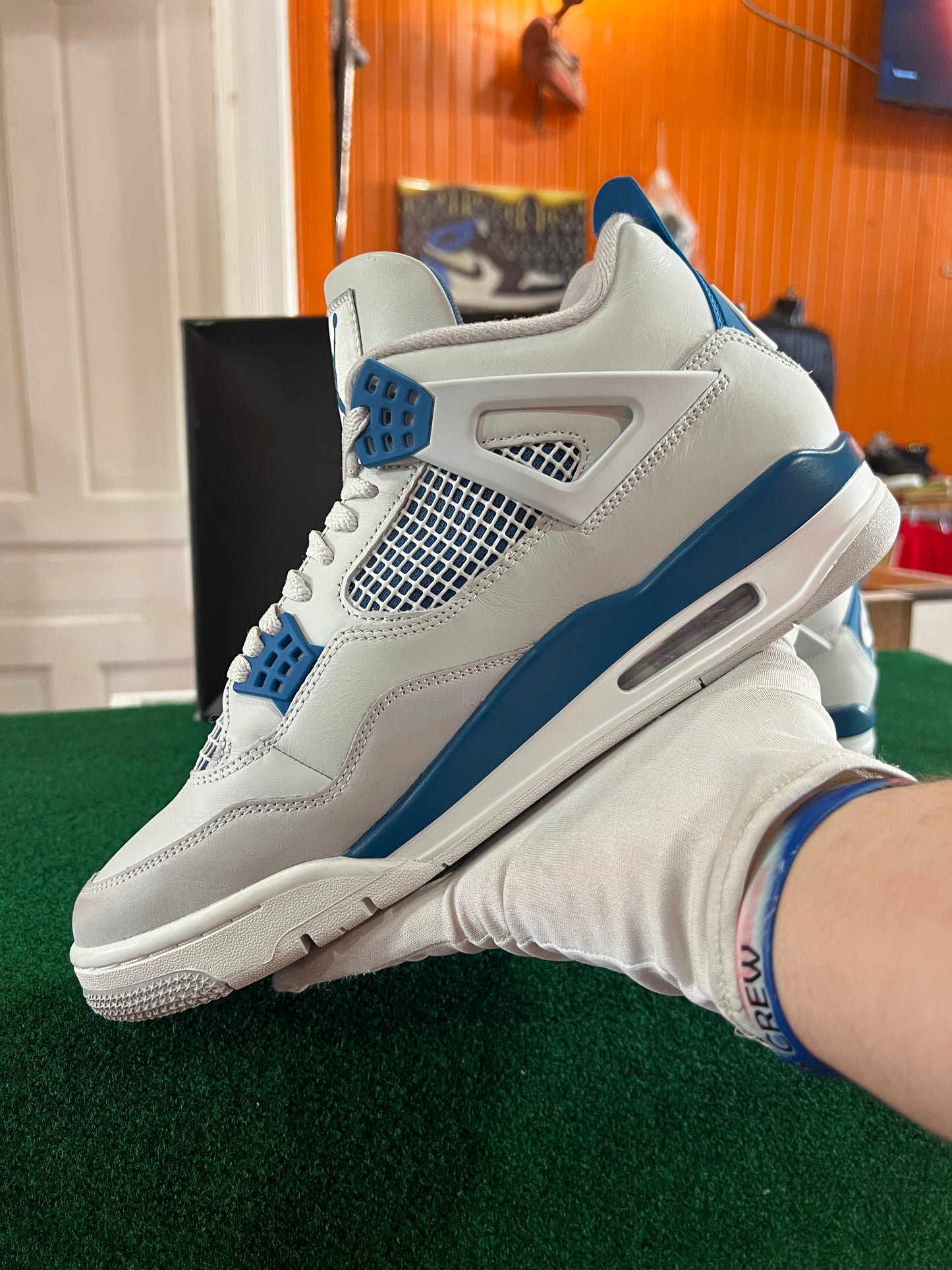 Jordan 4 (Military Blue)