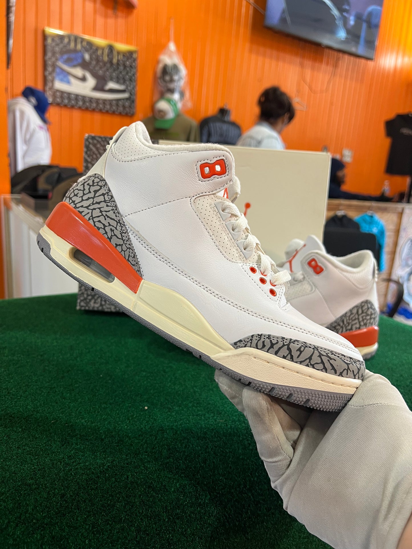 Jordan 3 (Georgia Peach)