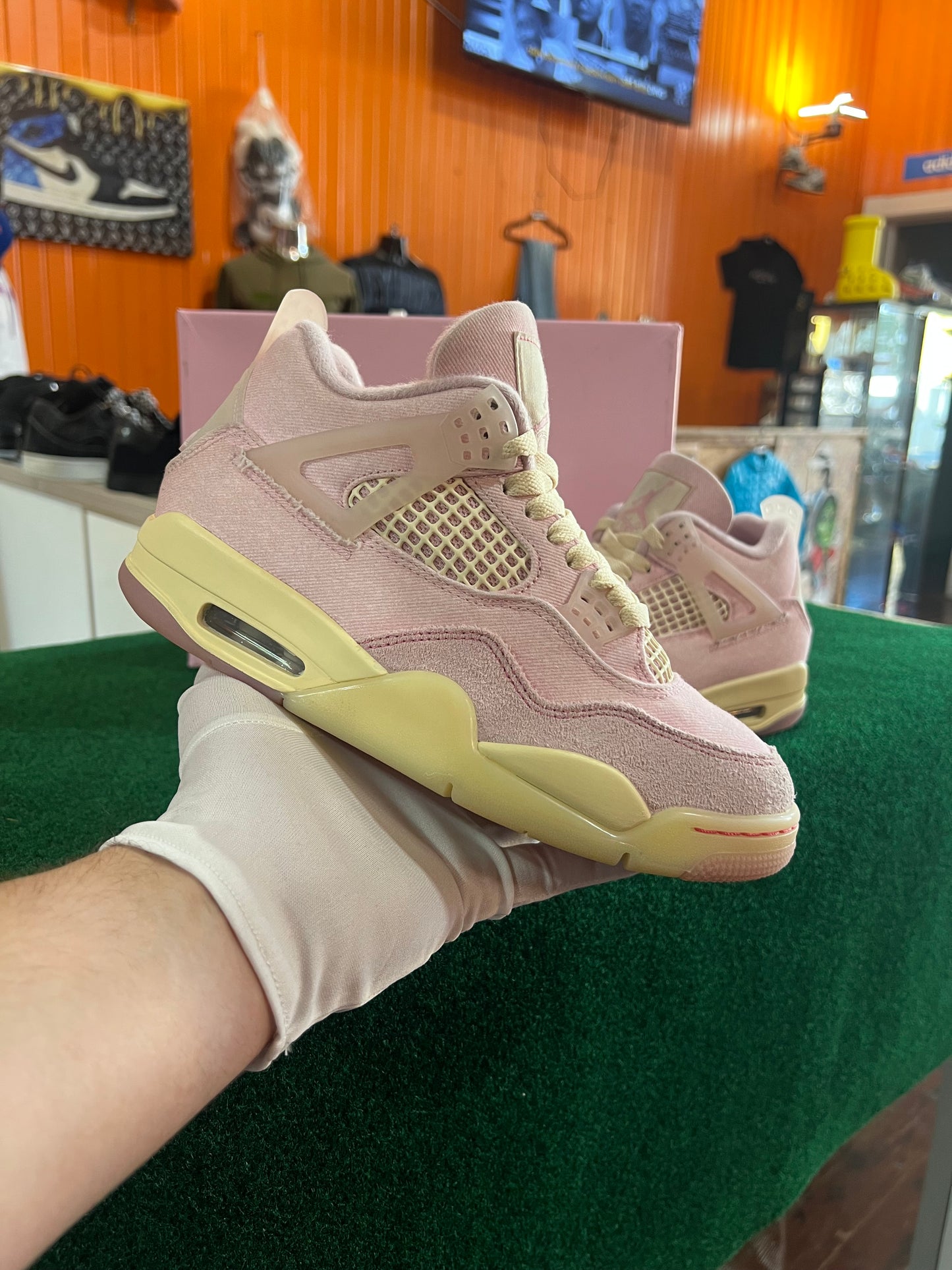 Jordan 4 (Iced Carmine)