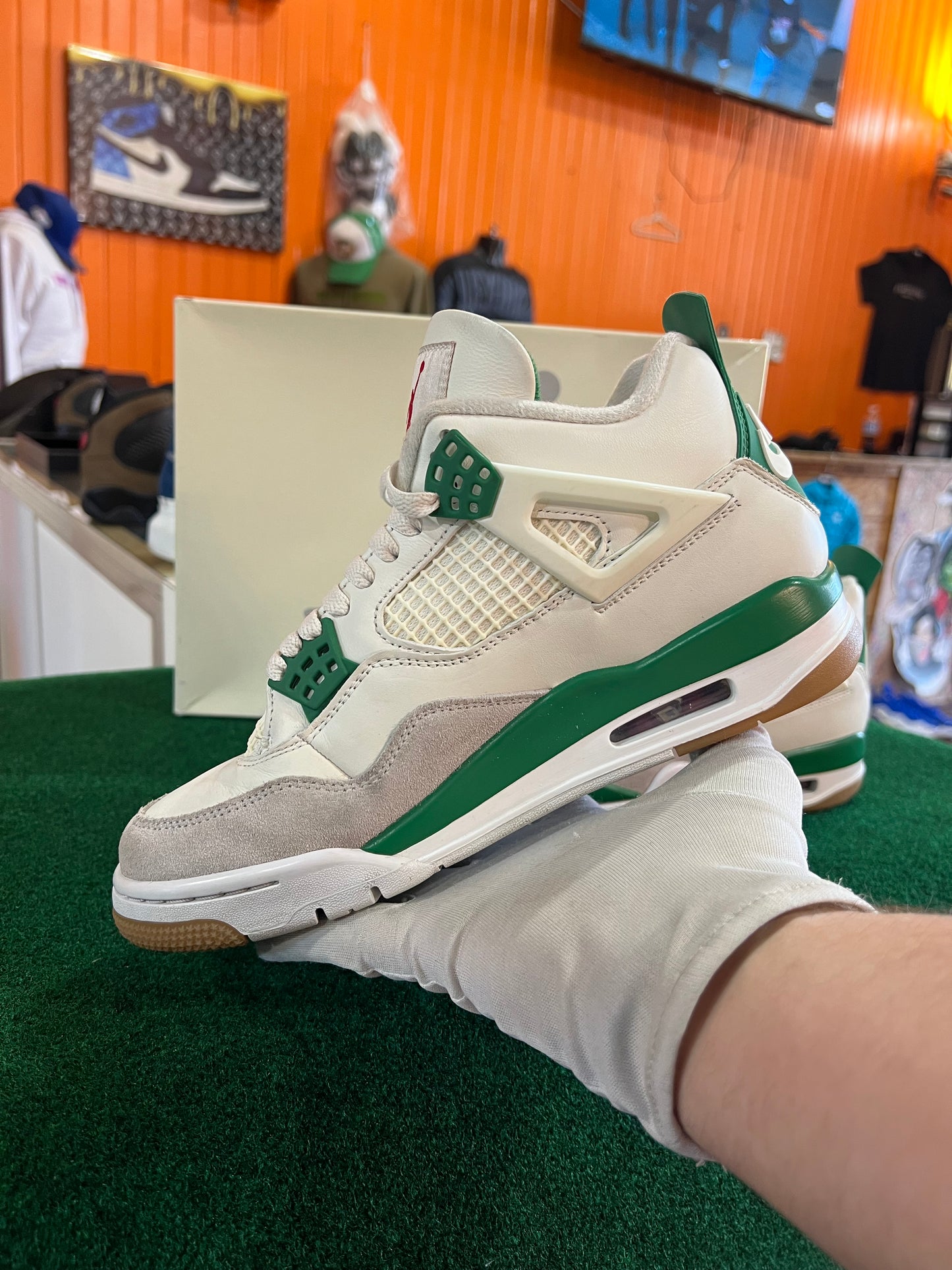 Jordan 4 SB (Pine Green)