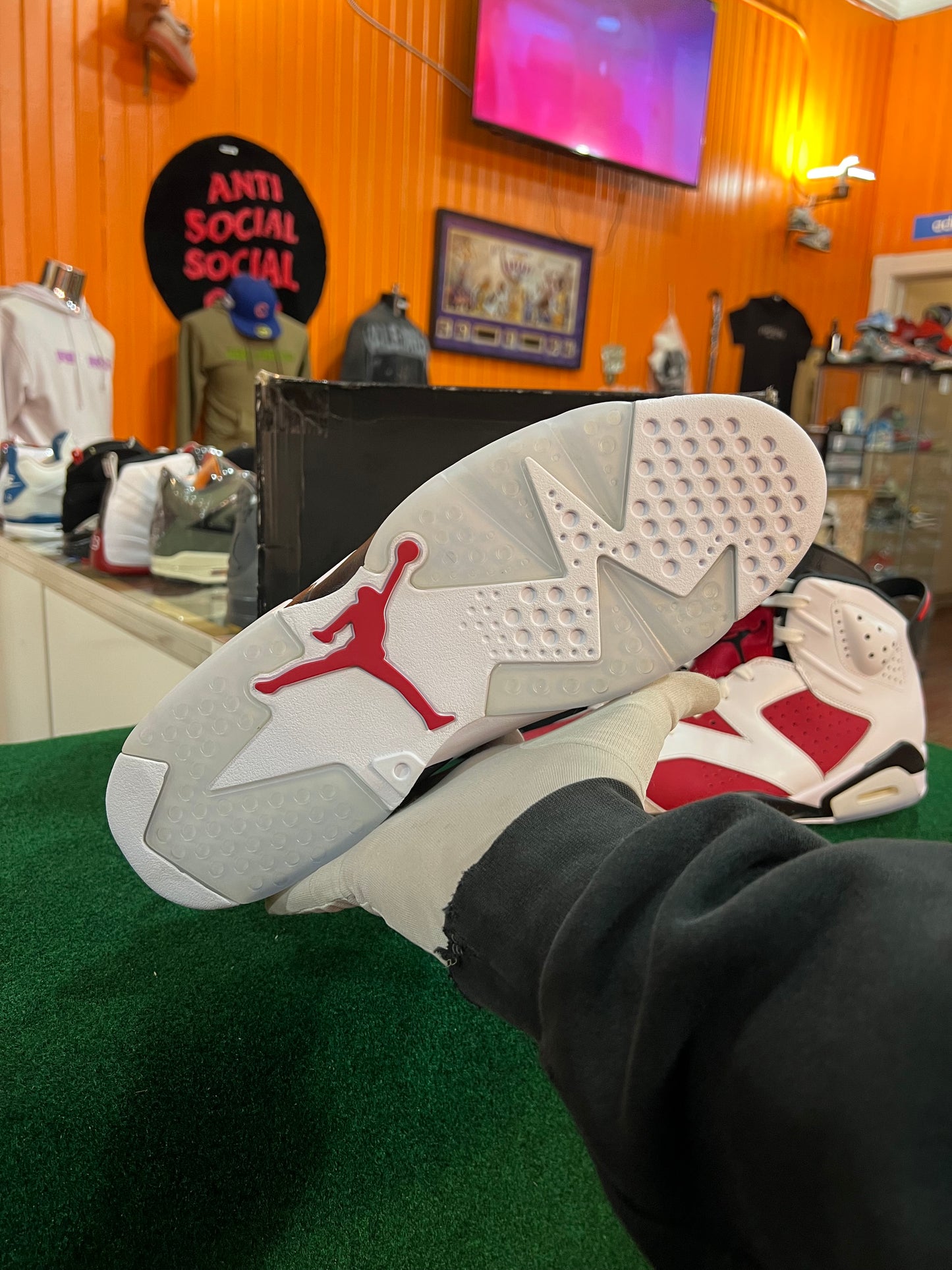 Jordan 6 (Carmine)