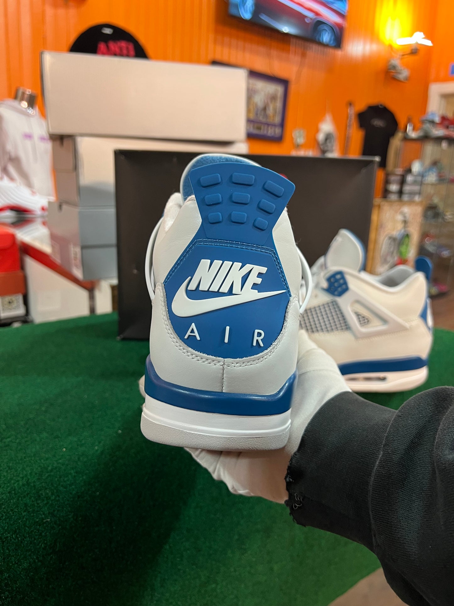 Jordan 4 (Military Blue)