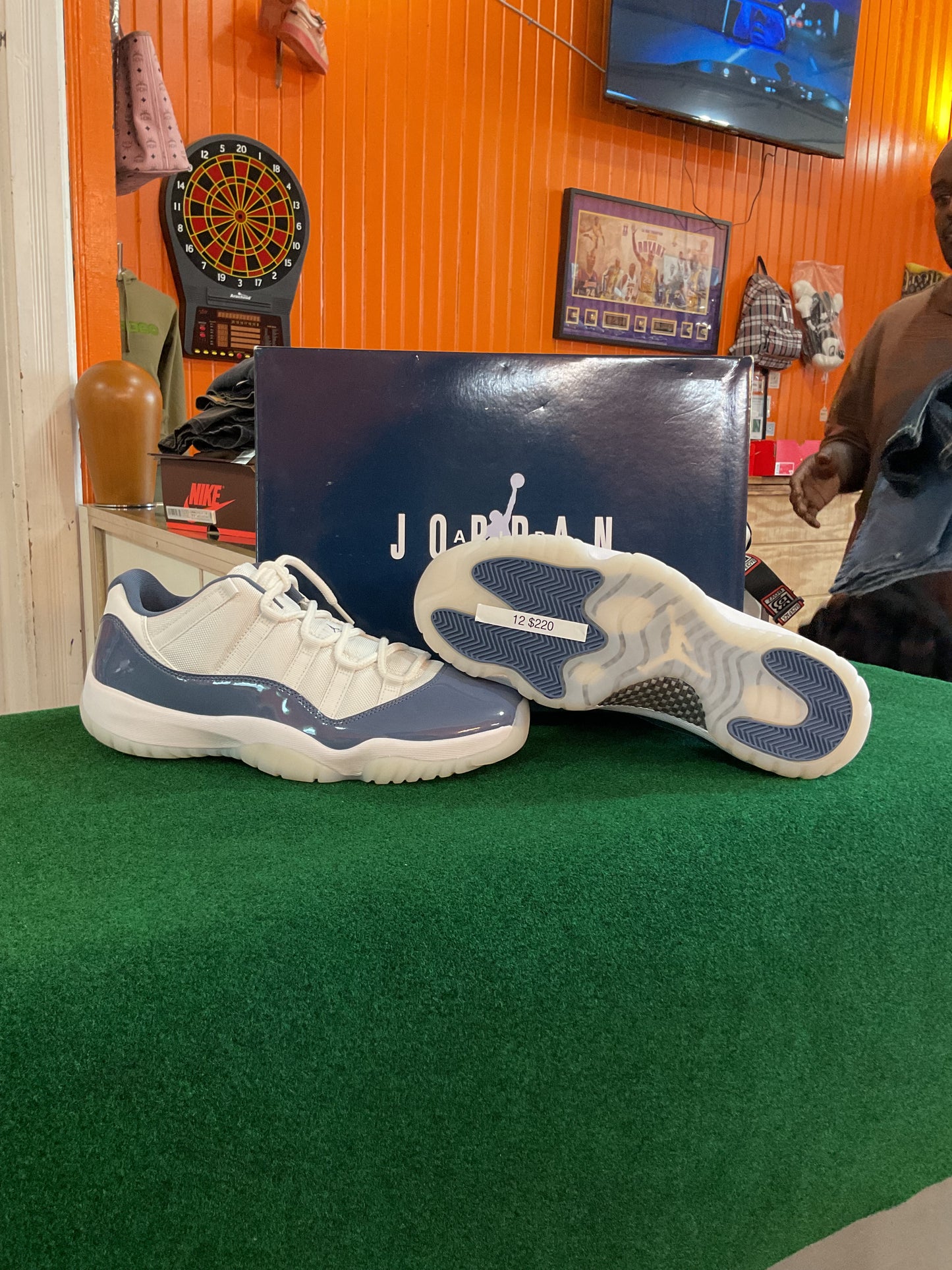 Jordan 11 (Diffused Blue)