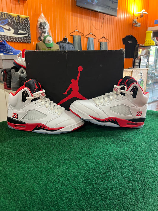 Jordan 5 (Fire Red)