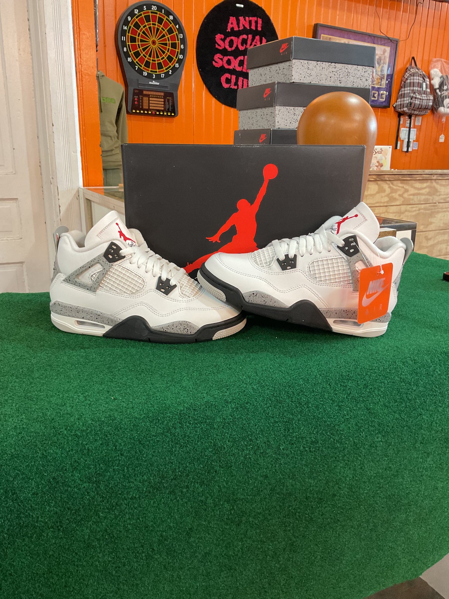 Jordan 4 (White Cement)