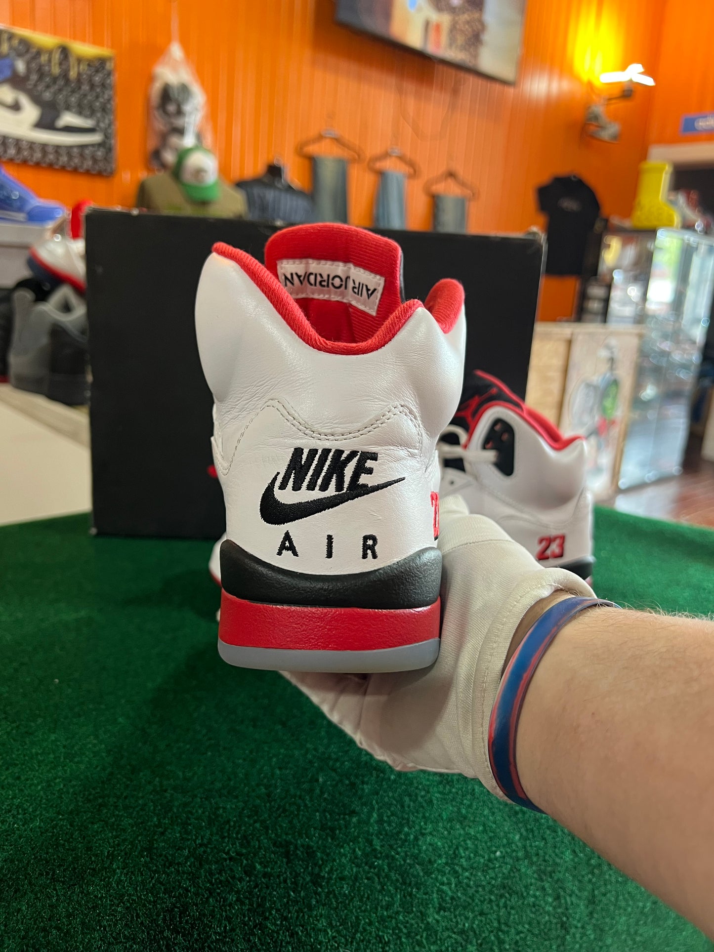 Jordan 5 (Fire Red)