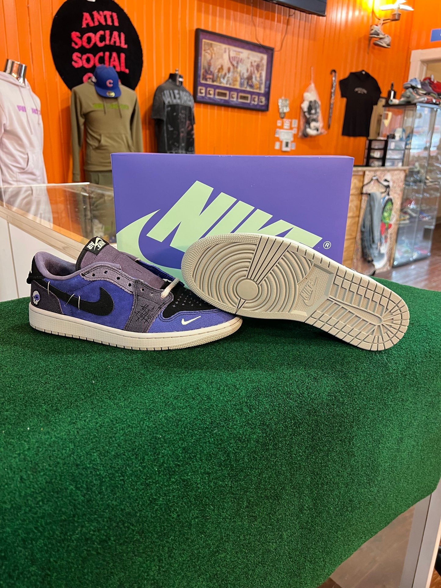 Jordan 1 (Voodoo)