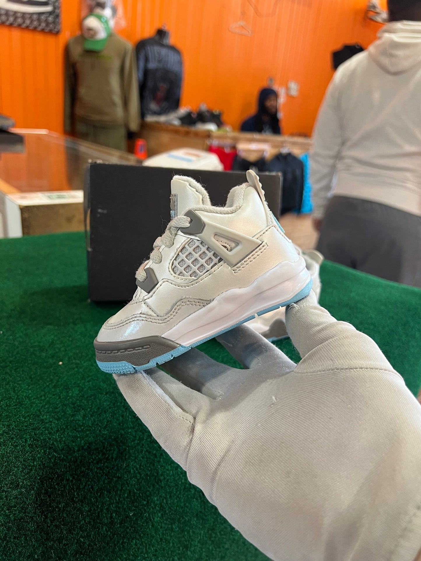 Jordan 4 (Dust Blue Chill)