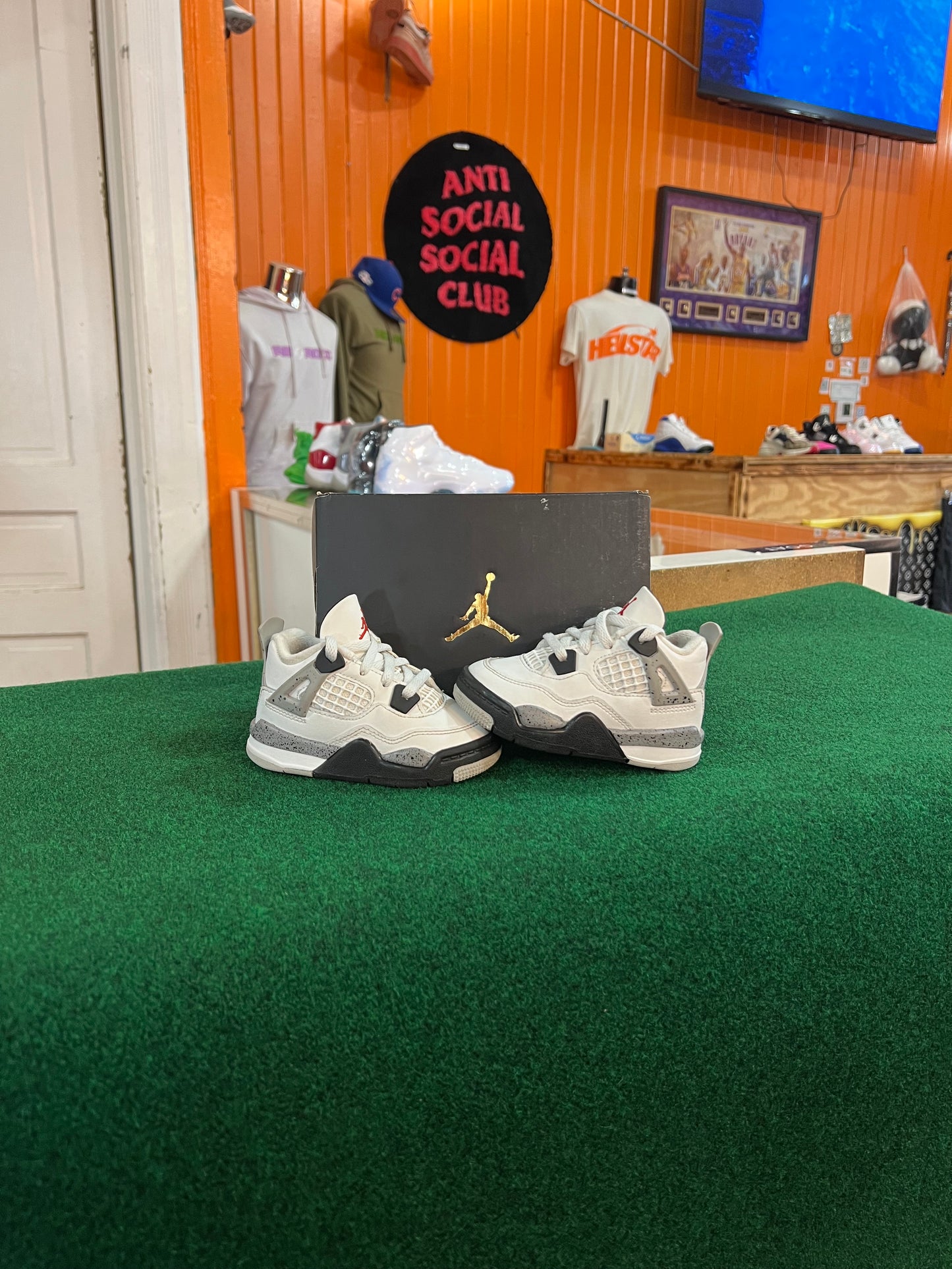 Jordan 4 (White Cement)