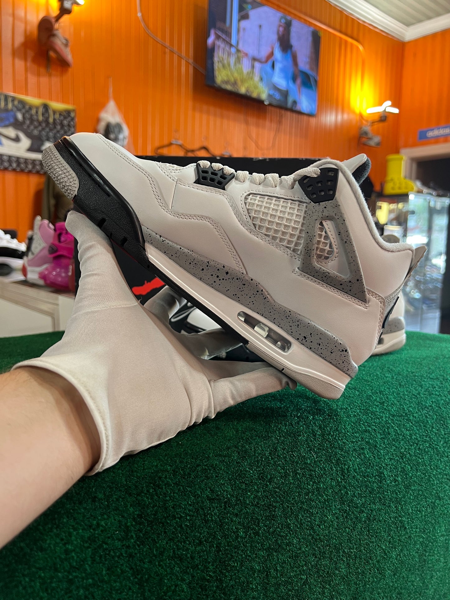 Jordan 4 (White Cement)