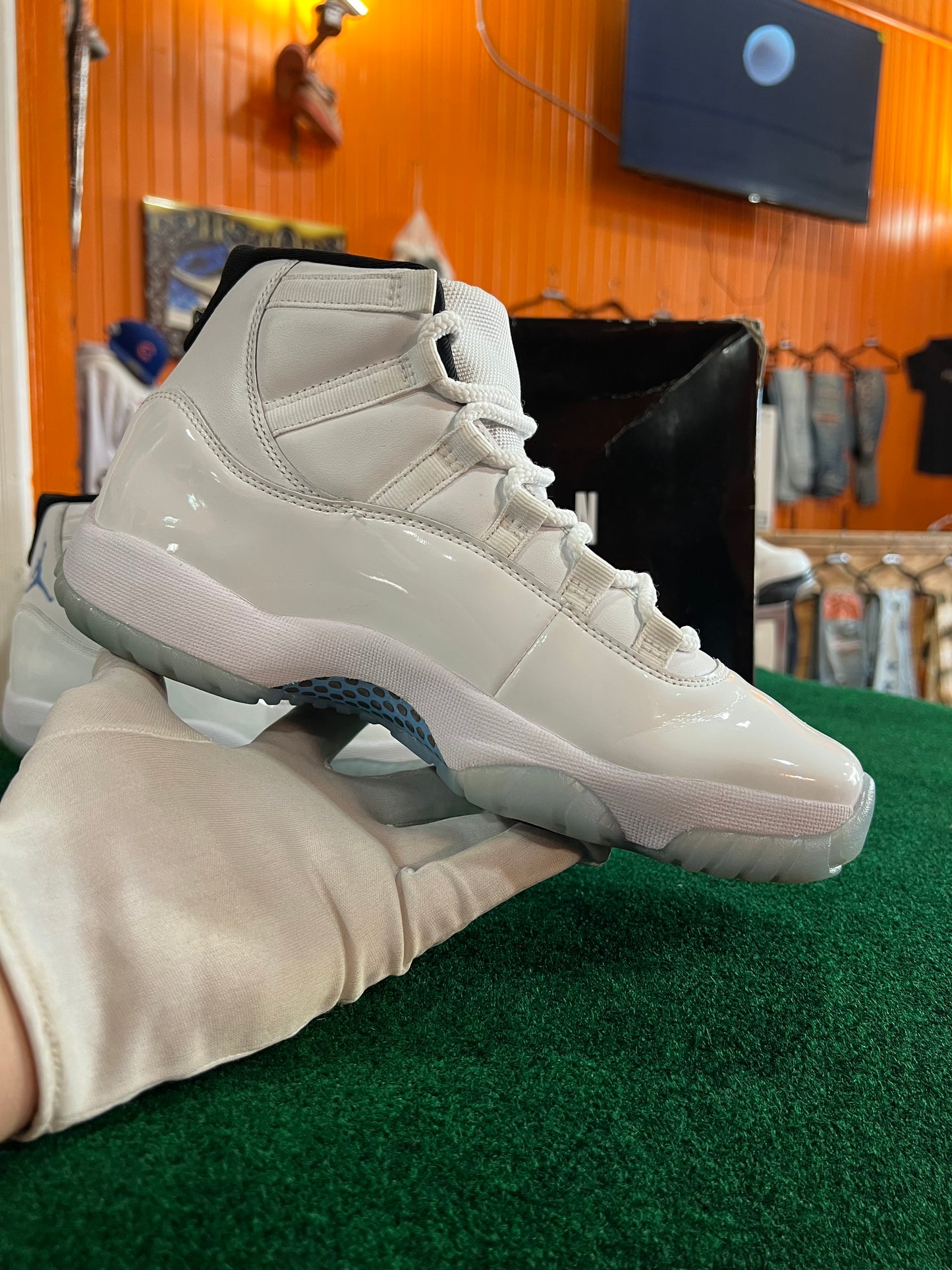 Jordan 11 (Legend Blue)