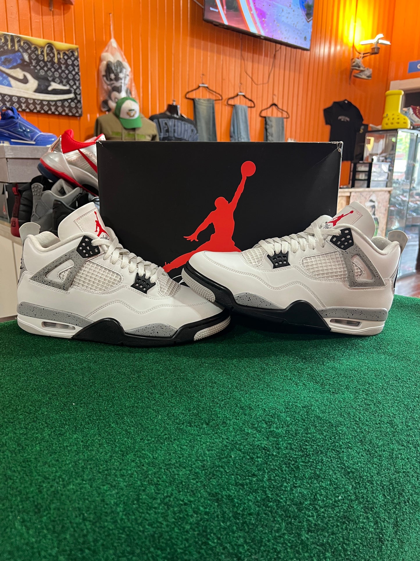 Jordan 4 (White Cement)