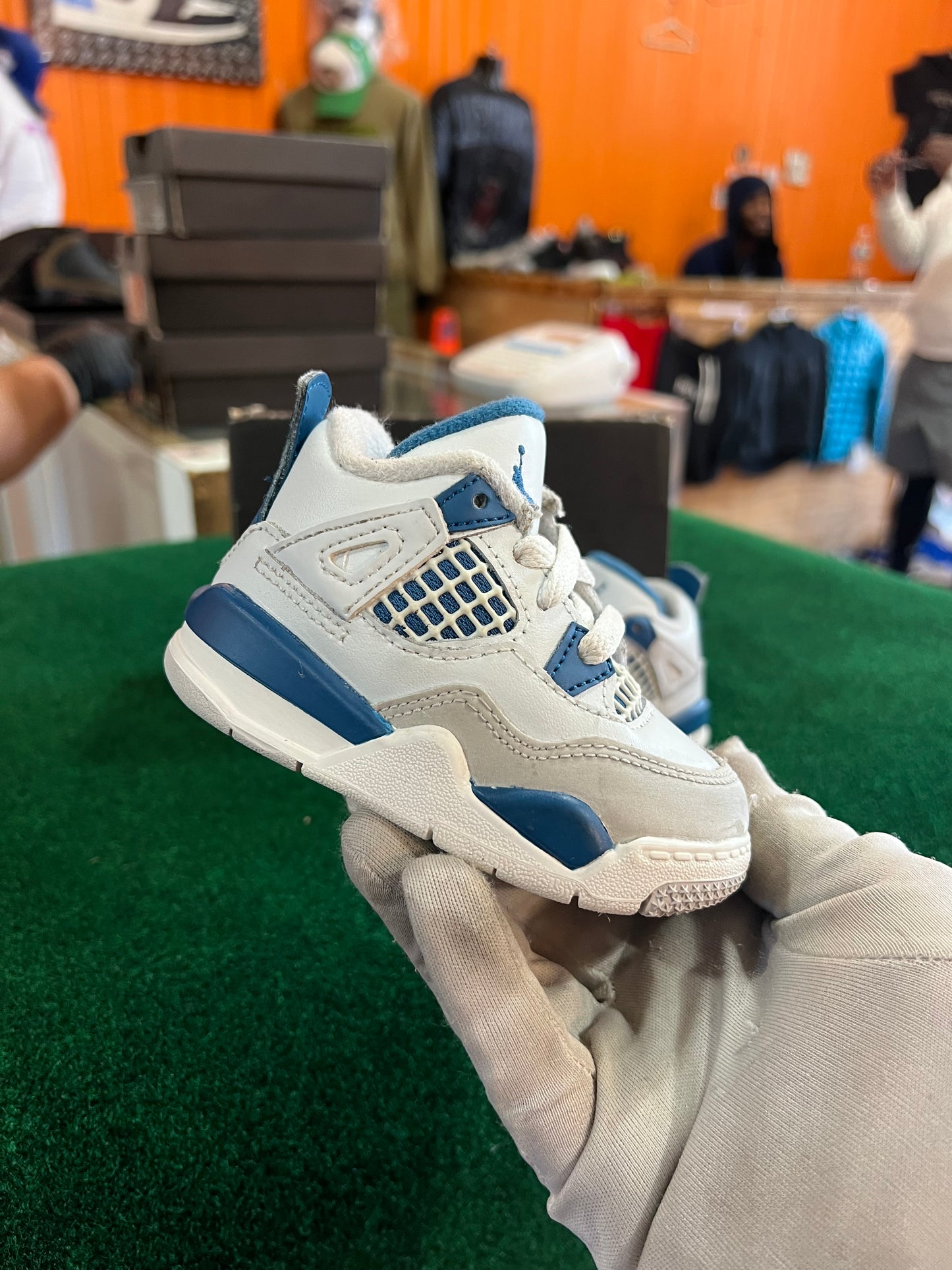 Jordan 4 (Military Blue)