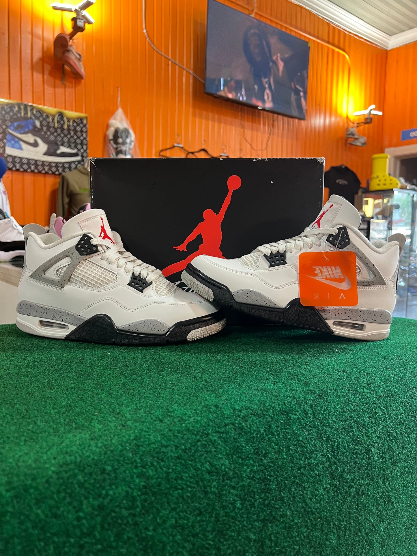 Jordan 4 (White Cement)