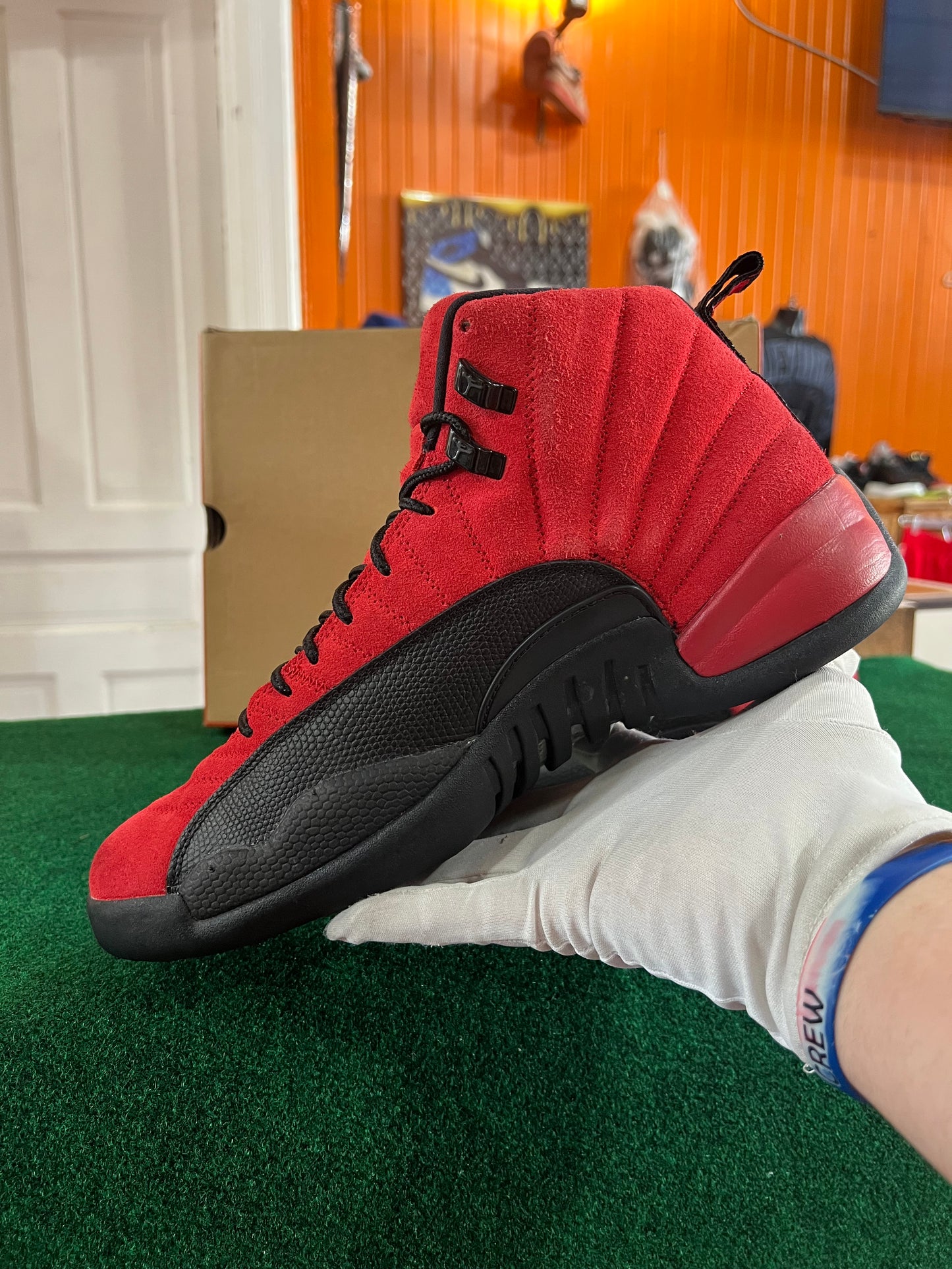 Jordan 12 (Reverse Flu)