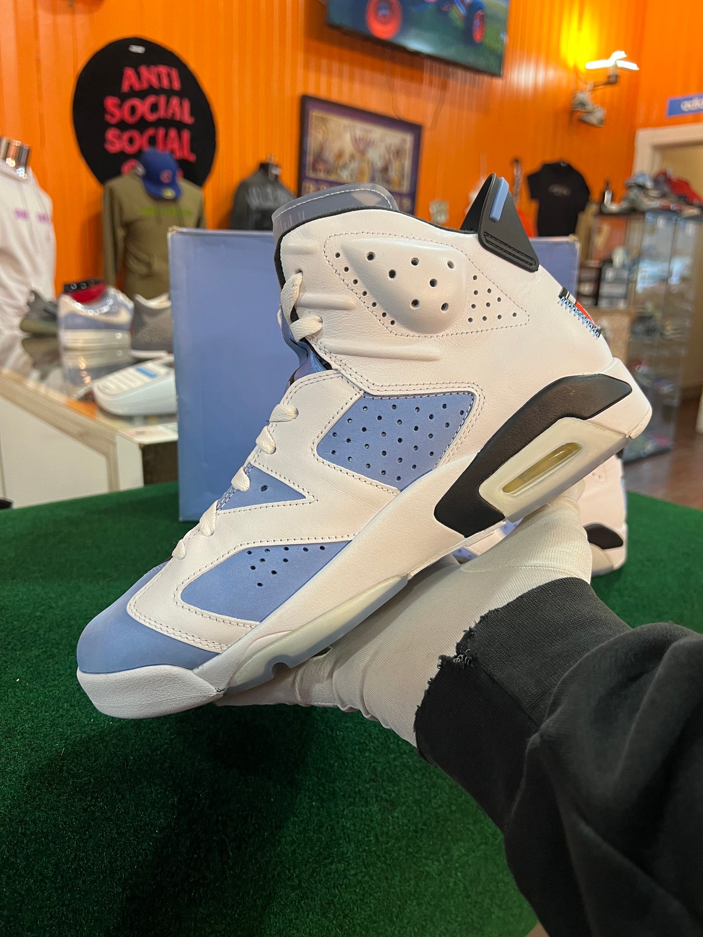 Jordan 6 (UNC)