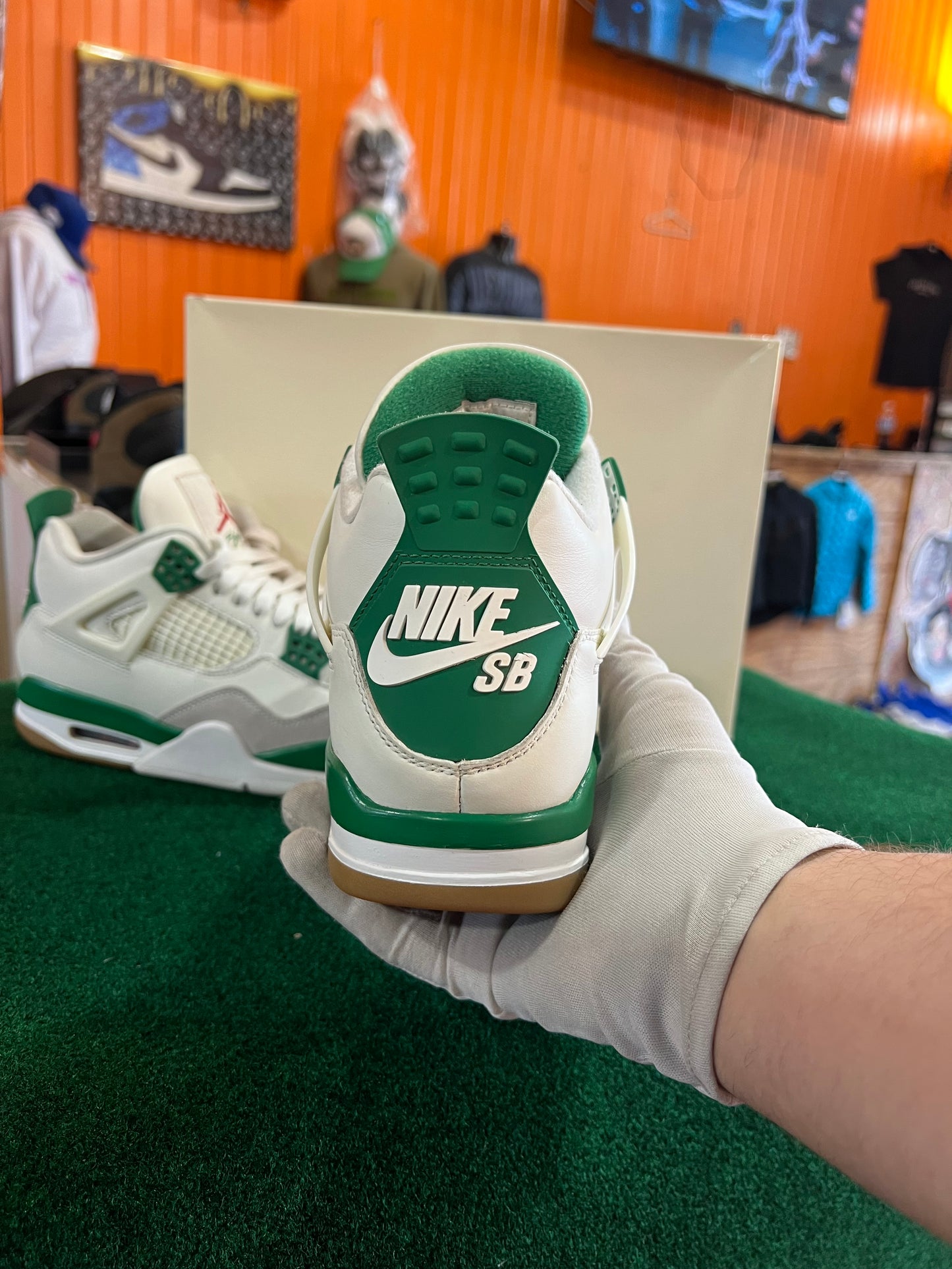 Jordan 4 SB (Pine Green)