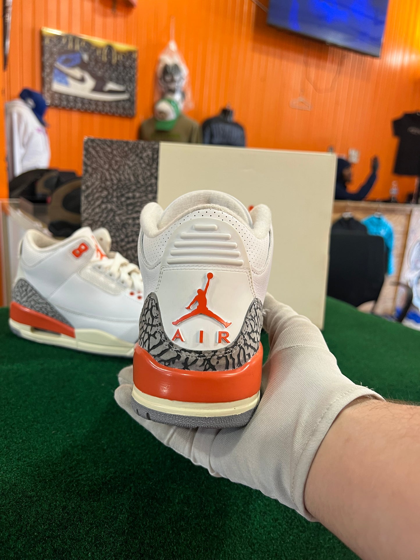 Jordan 3 (Georgia Peach)