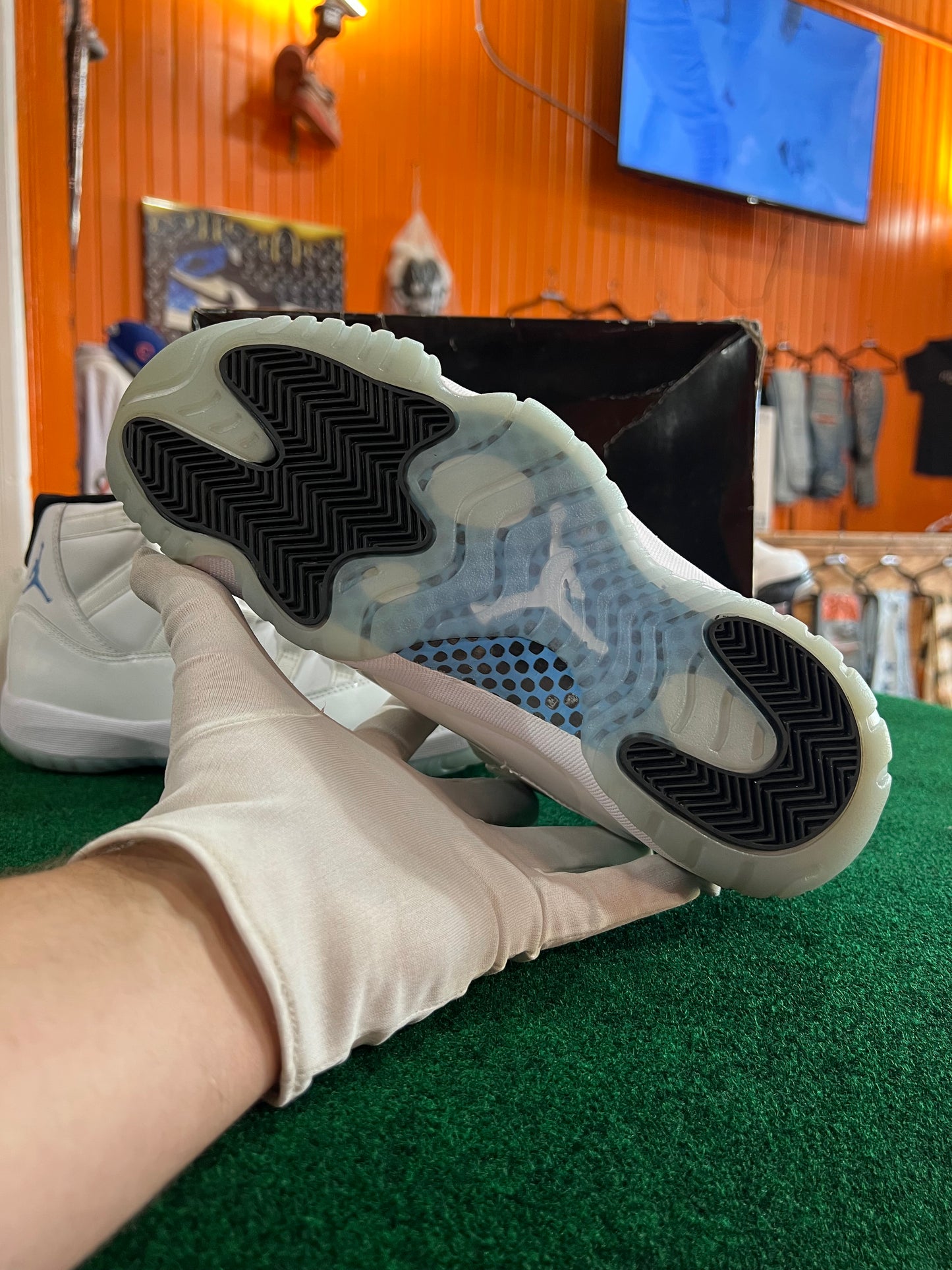 Jordan 11 (Legend Blue)