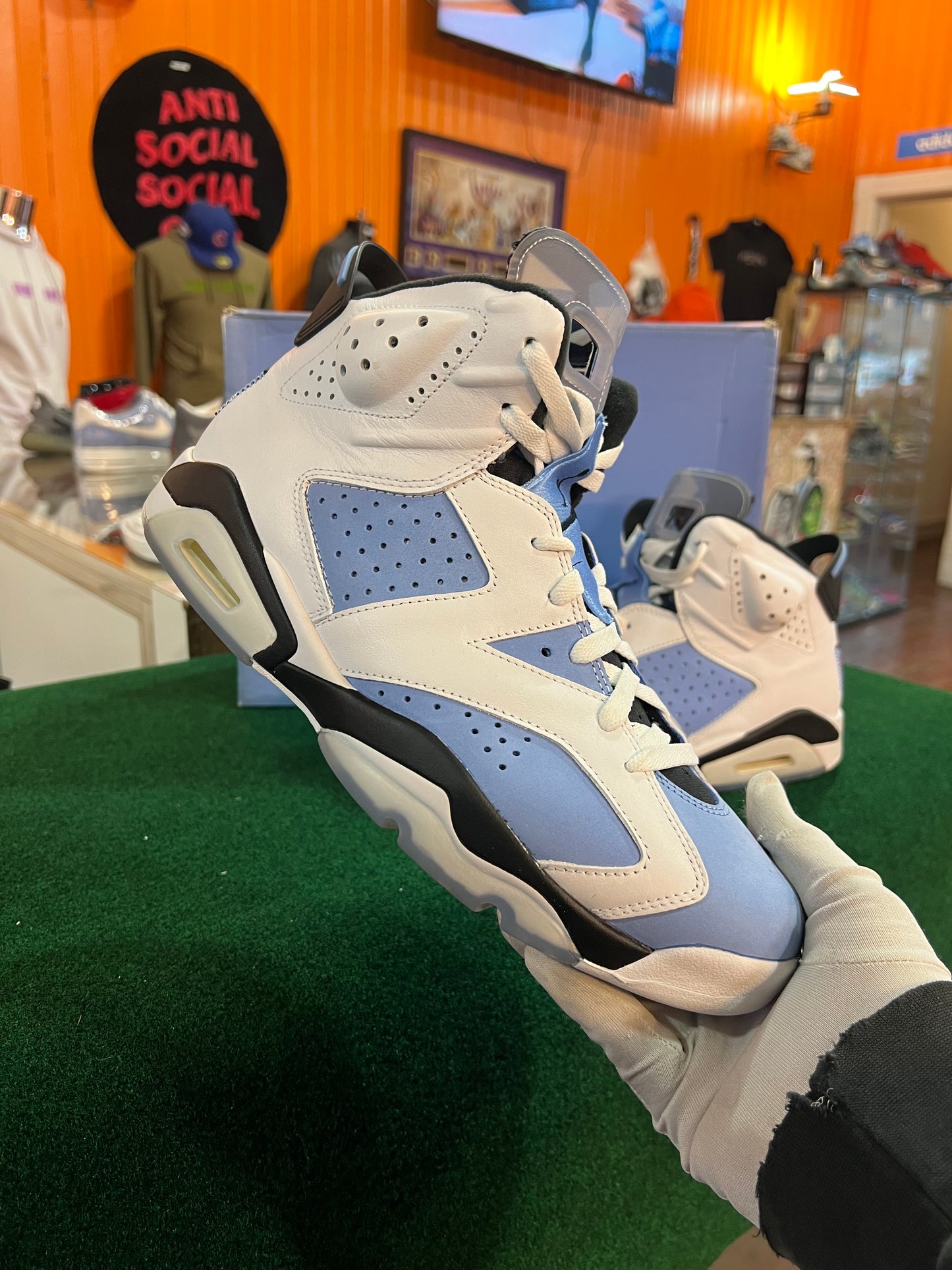 Jordan 6 (UNC)