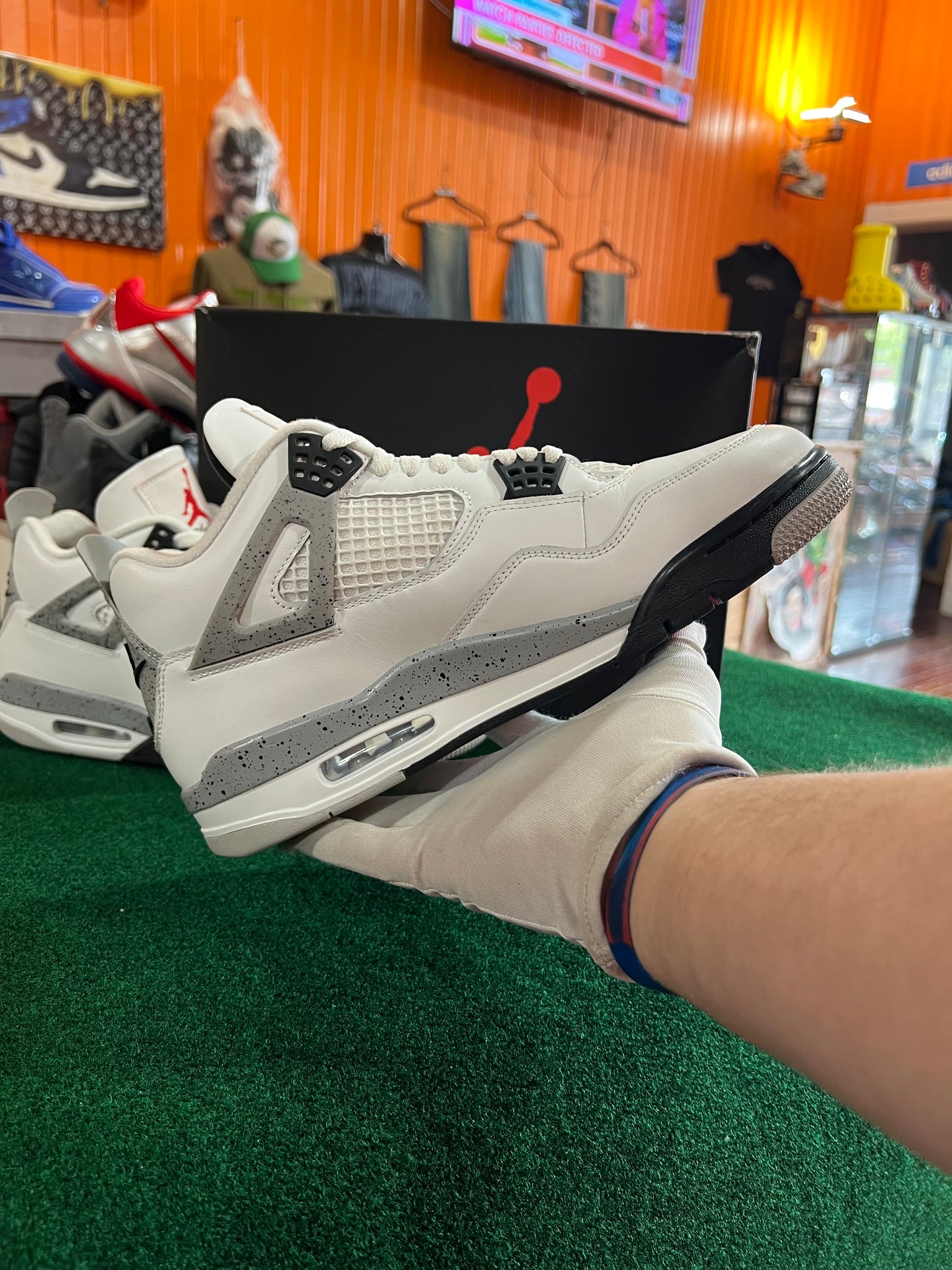 Jordan 4 (White Cement)