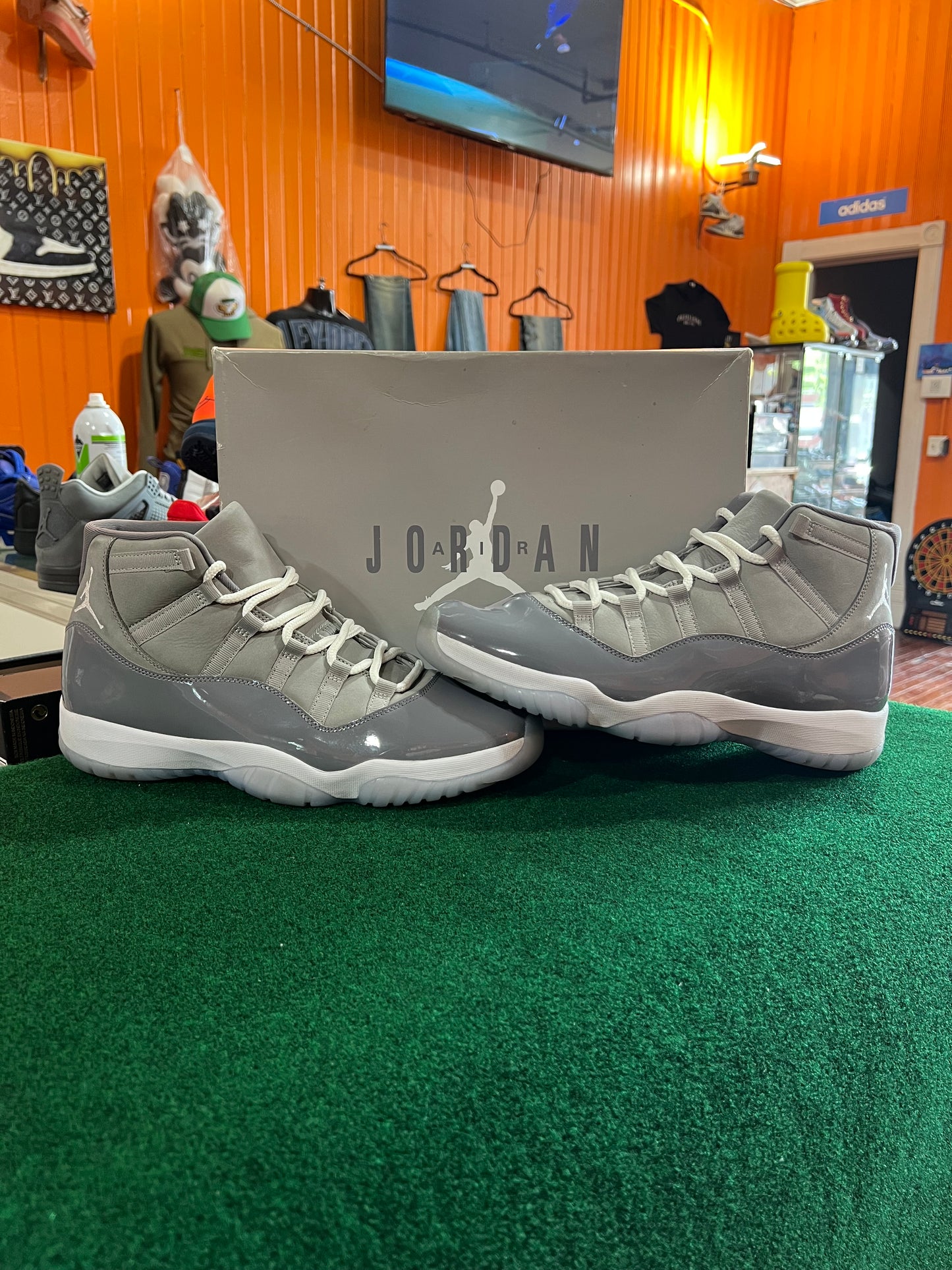 Jordan 11 (Cool Grey)