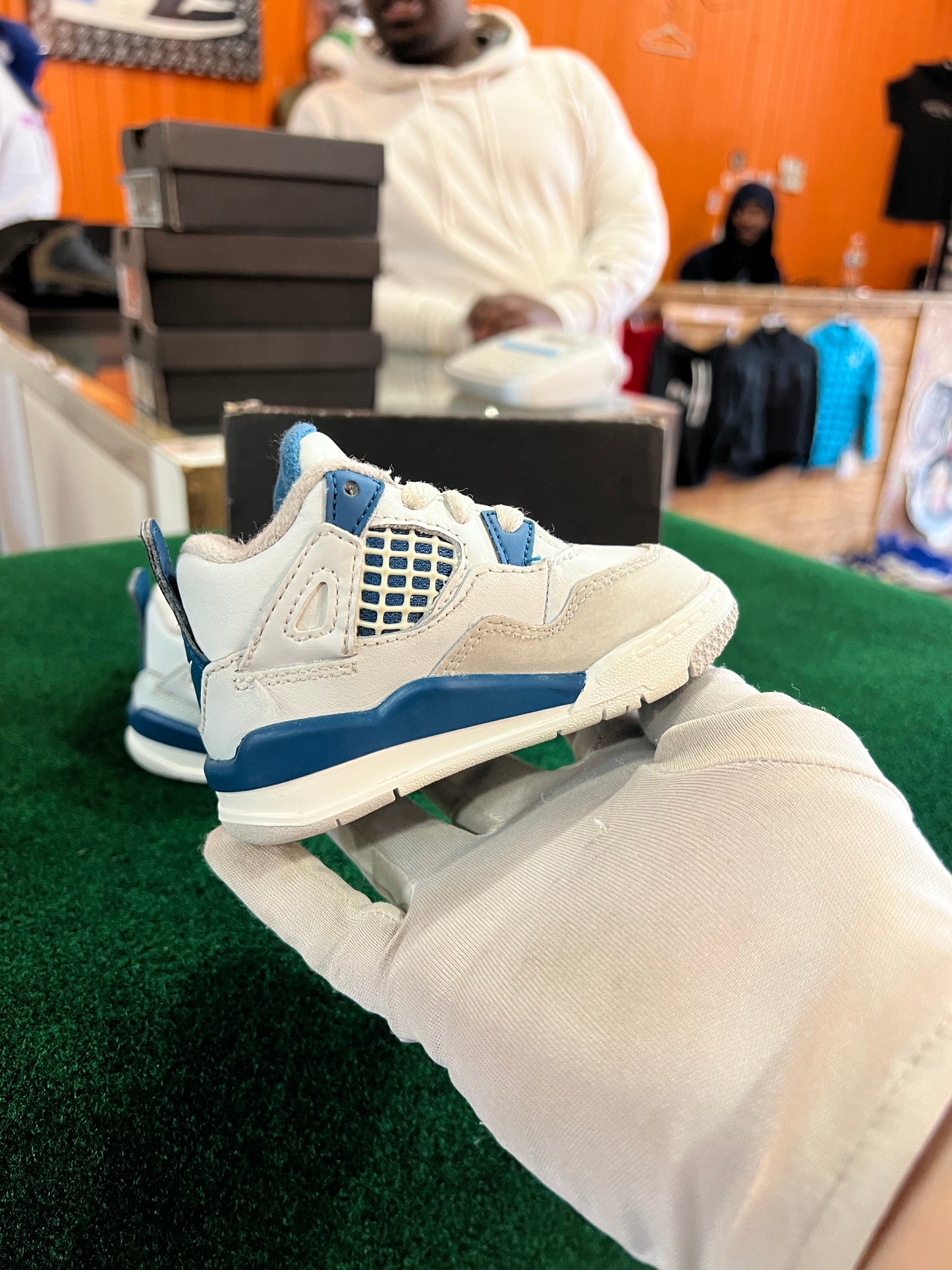 Jordan 4 (Military Blue)