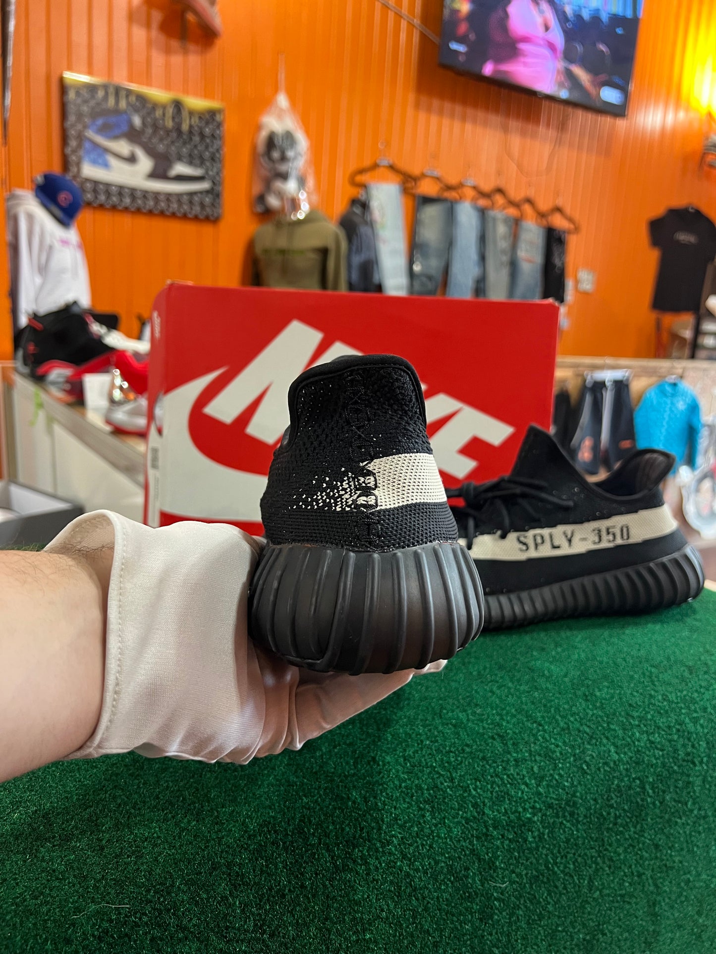 Yeezy 350 (Oreo)