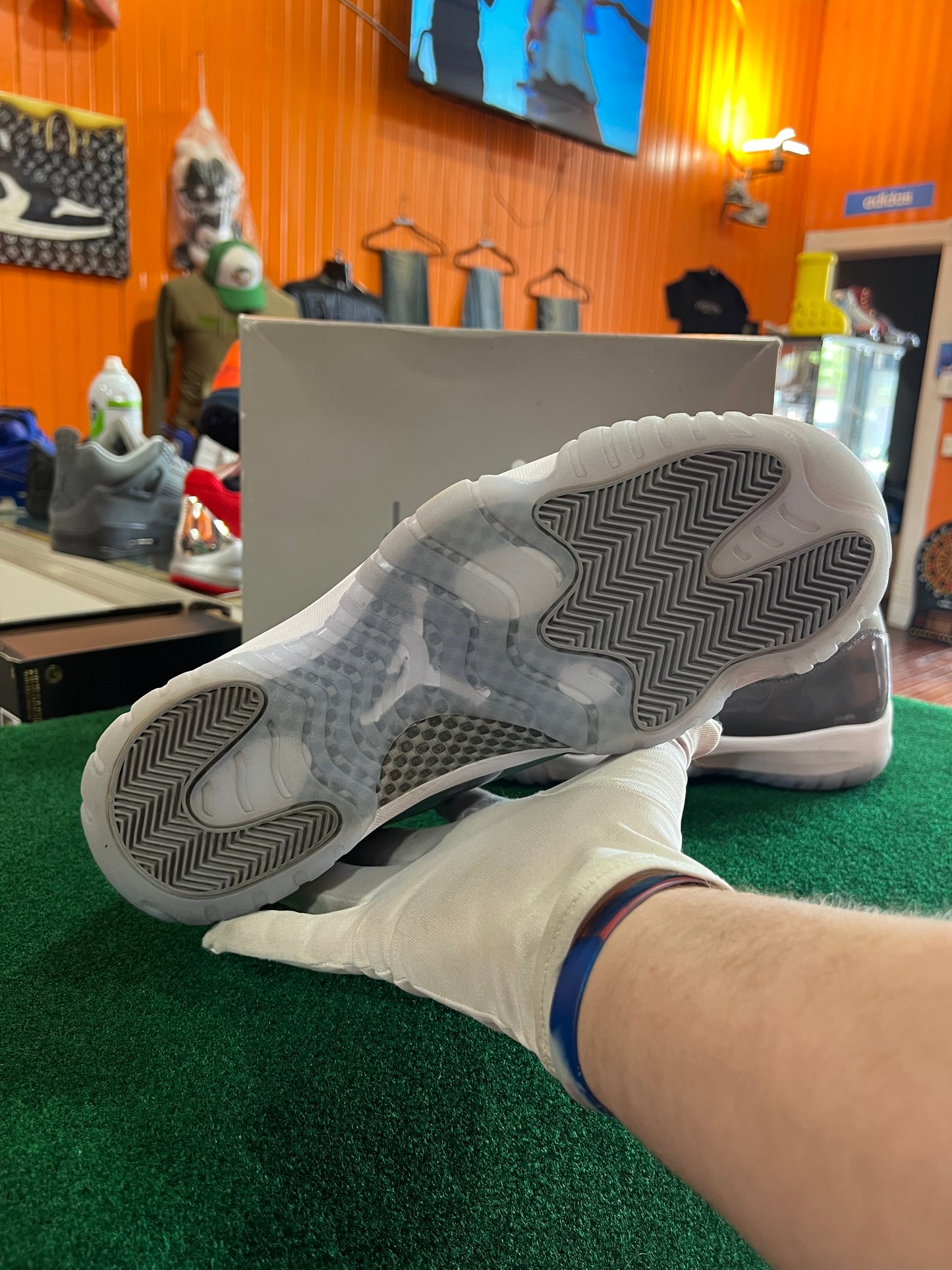 Jordan 11 (Cool Grey)