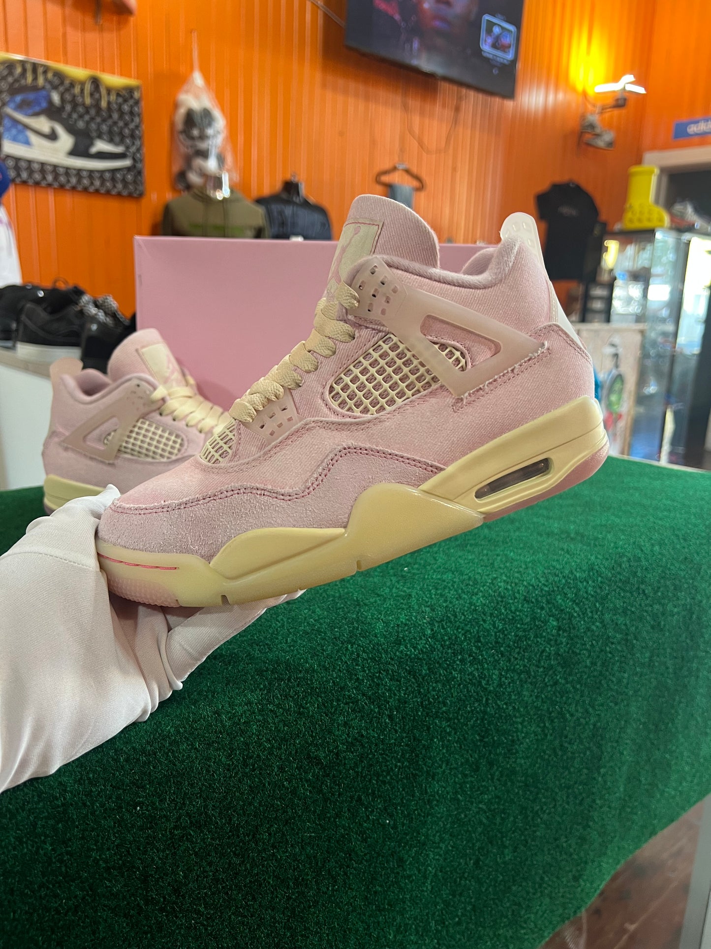 Jordan 4 (Iced Carmine)