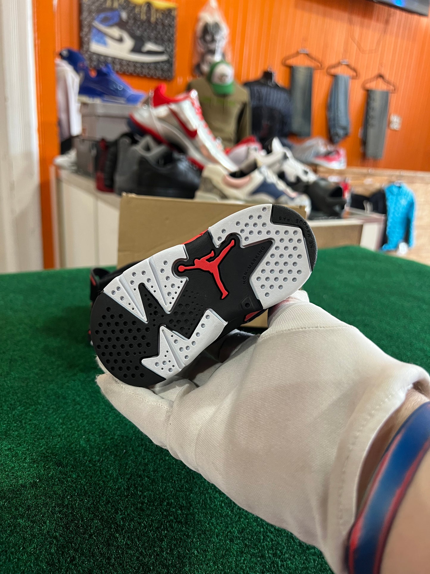 Jordan 6 (Infrared)