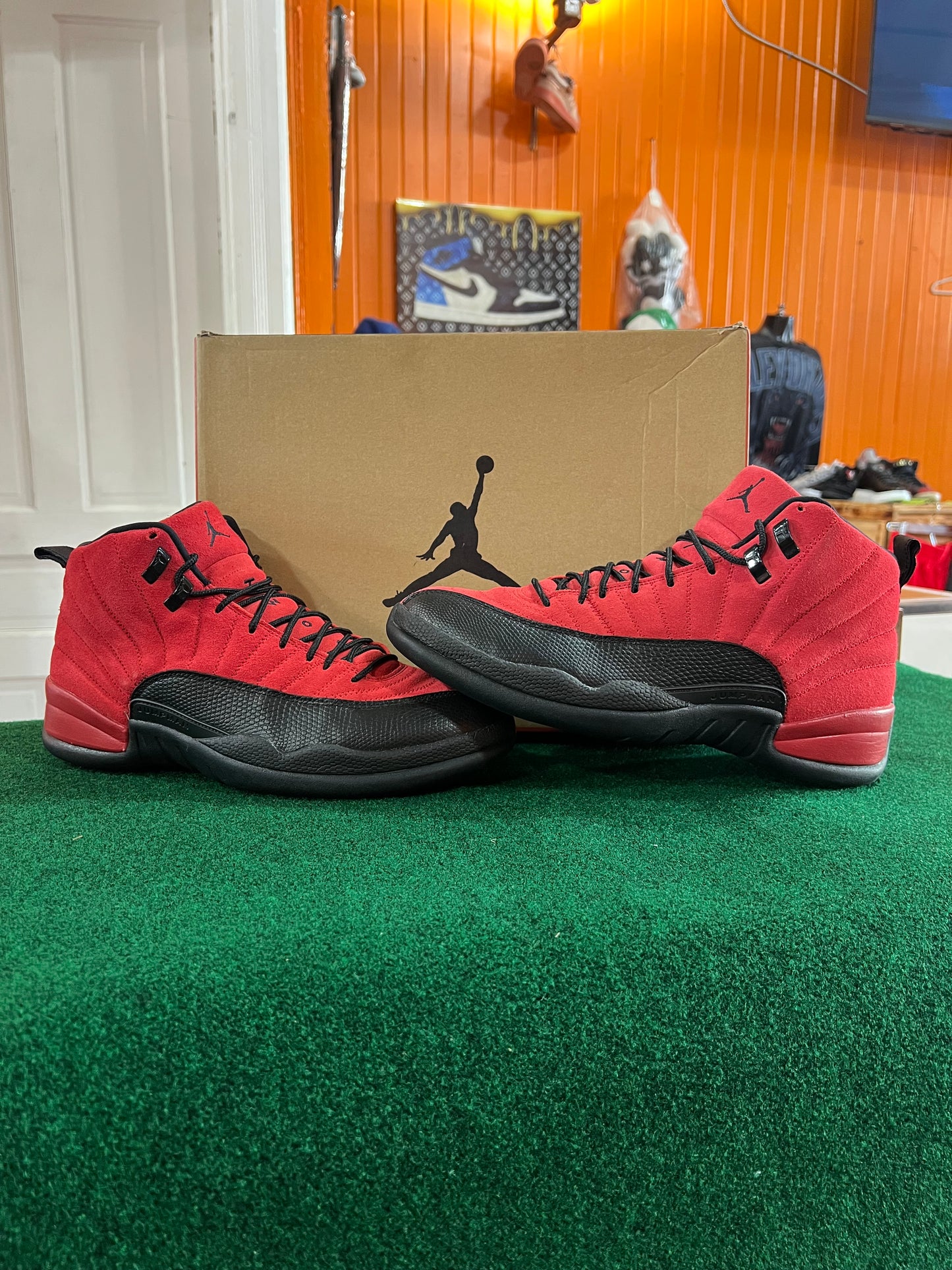 Jordan 12 (Reverse Flu)