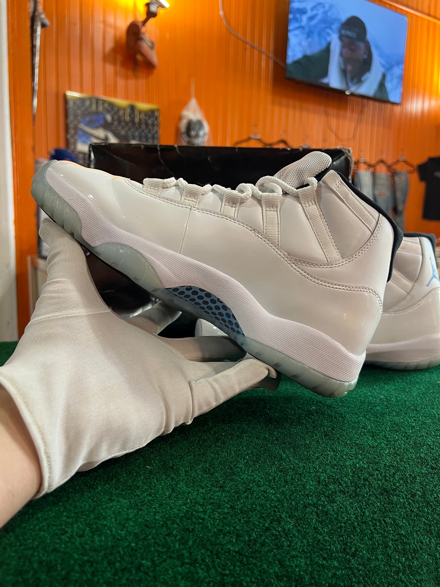 Jordan 11 (Legend Blue)