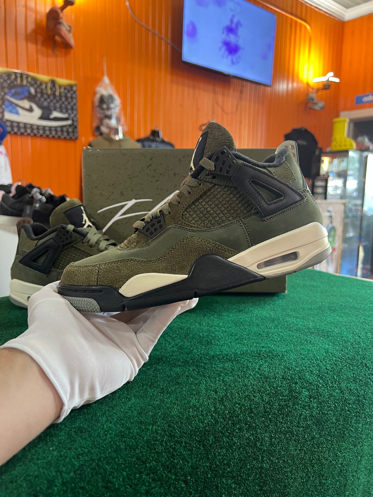 Jordan 4 (Olive)