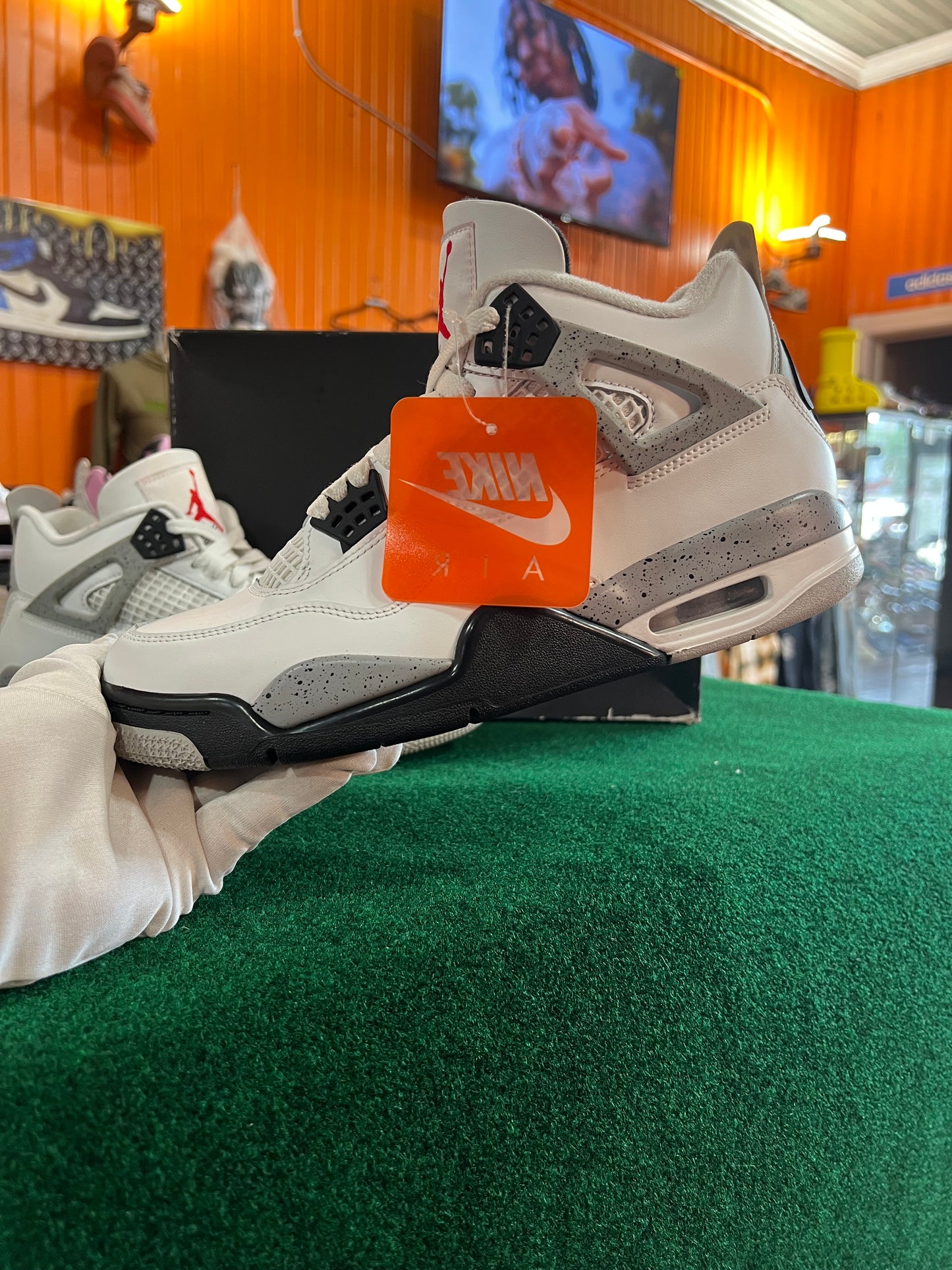 Jordan 4 (White Cement)