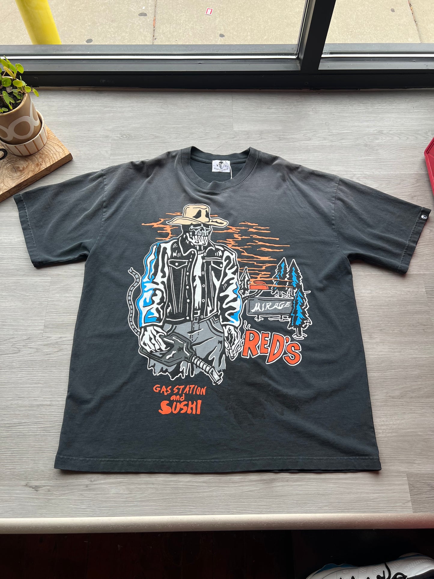 Warren Lotus Tee (Reds)