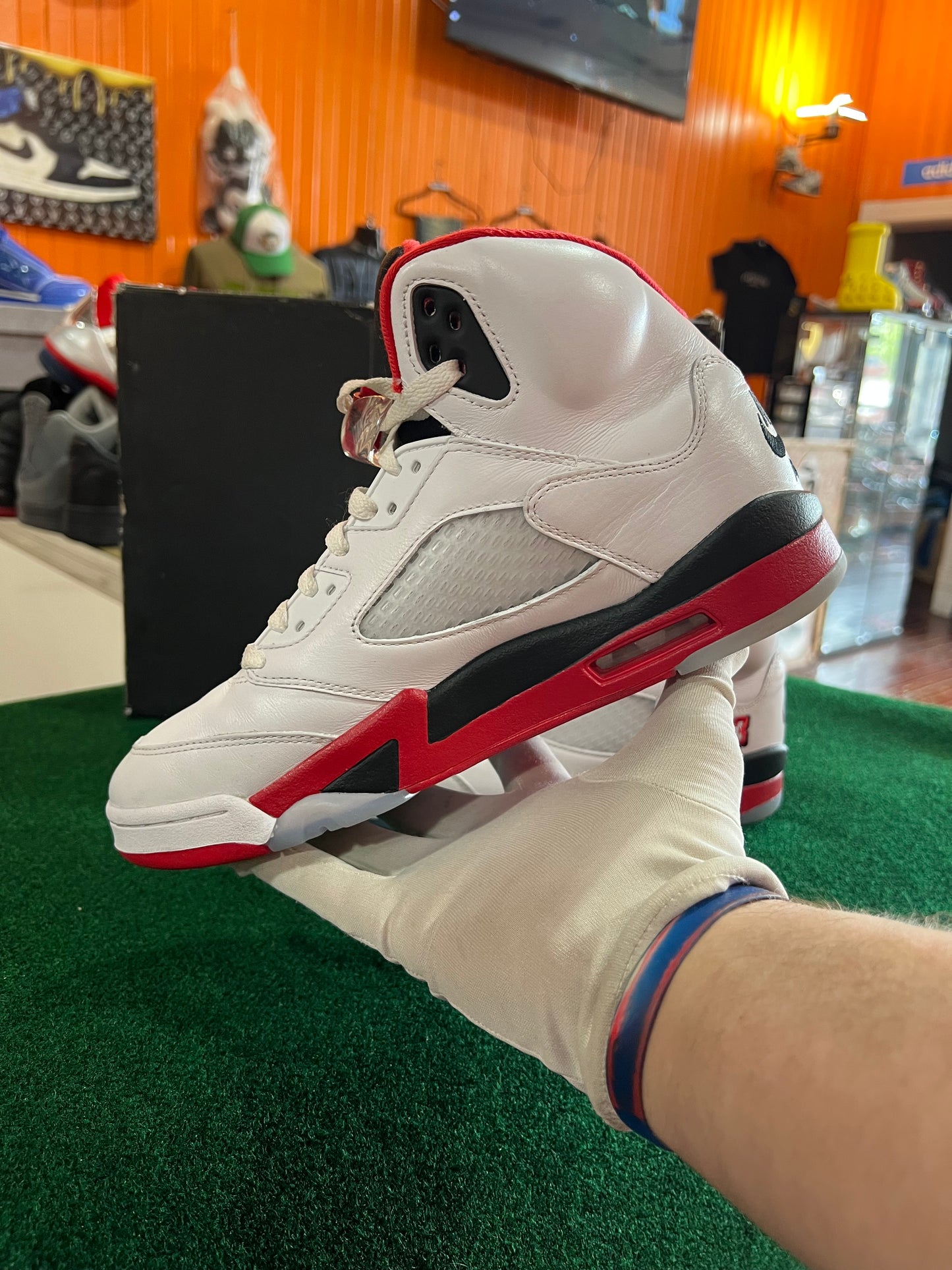 Jordan 5 (Fire Red)