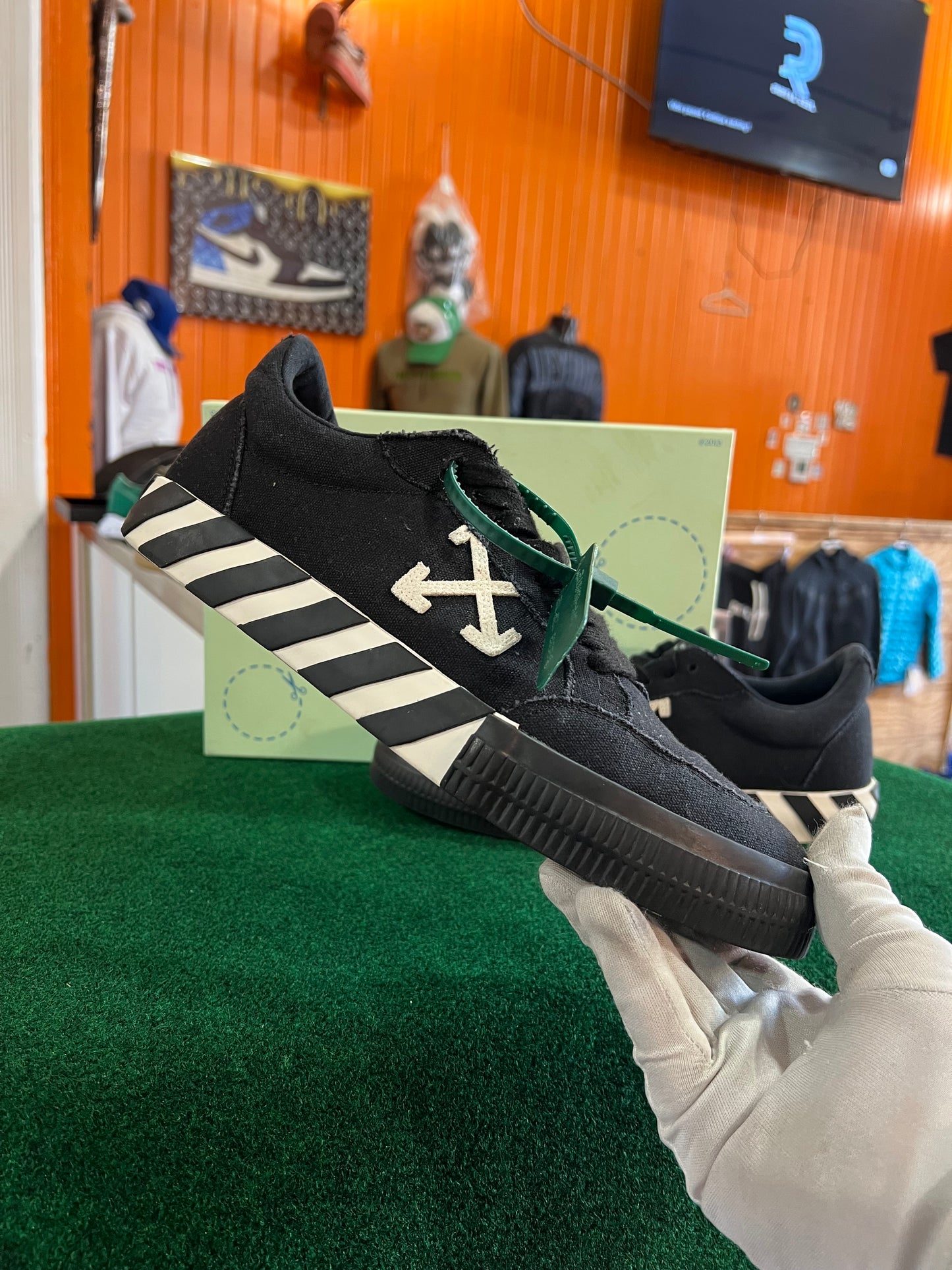 Off White Lows