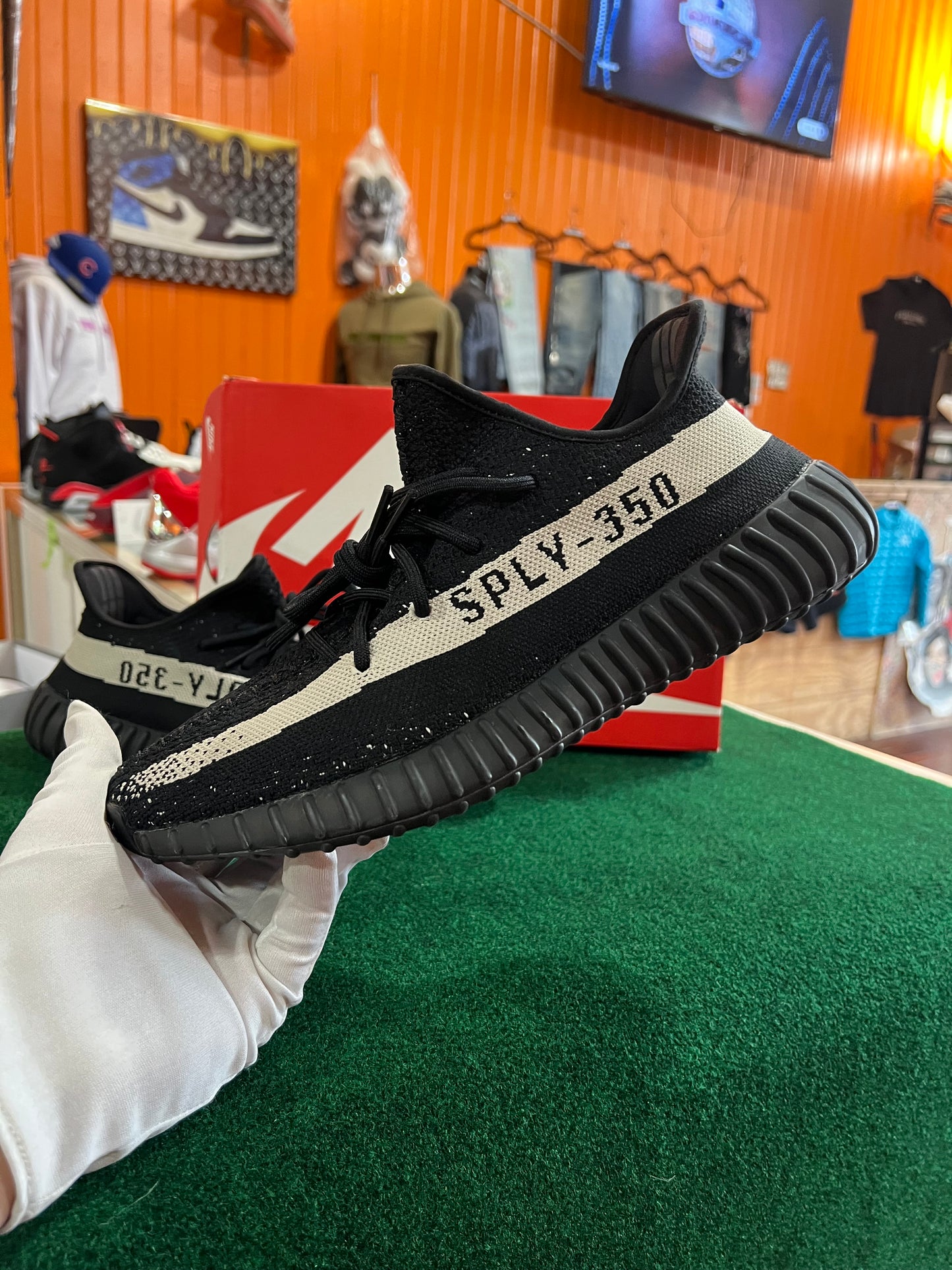 Yeezy 350 (Oreo)