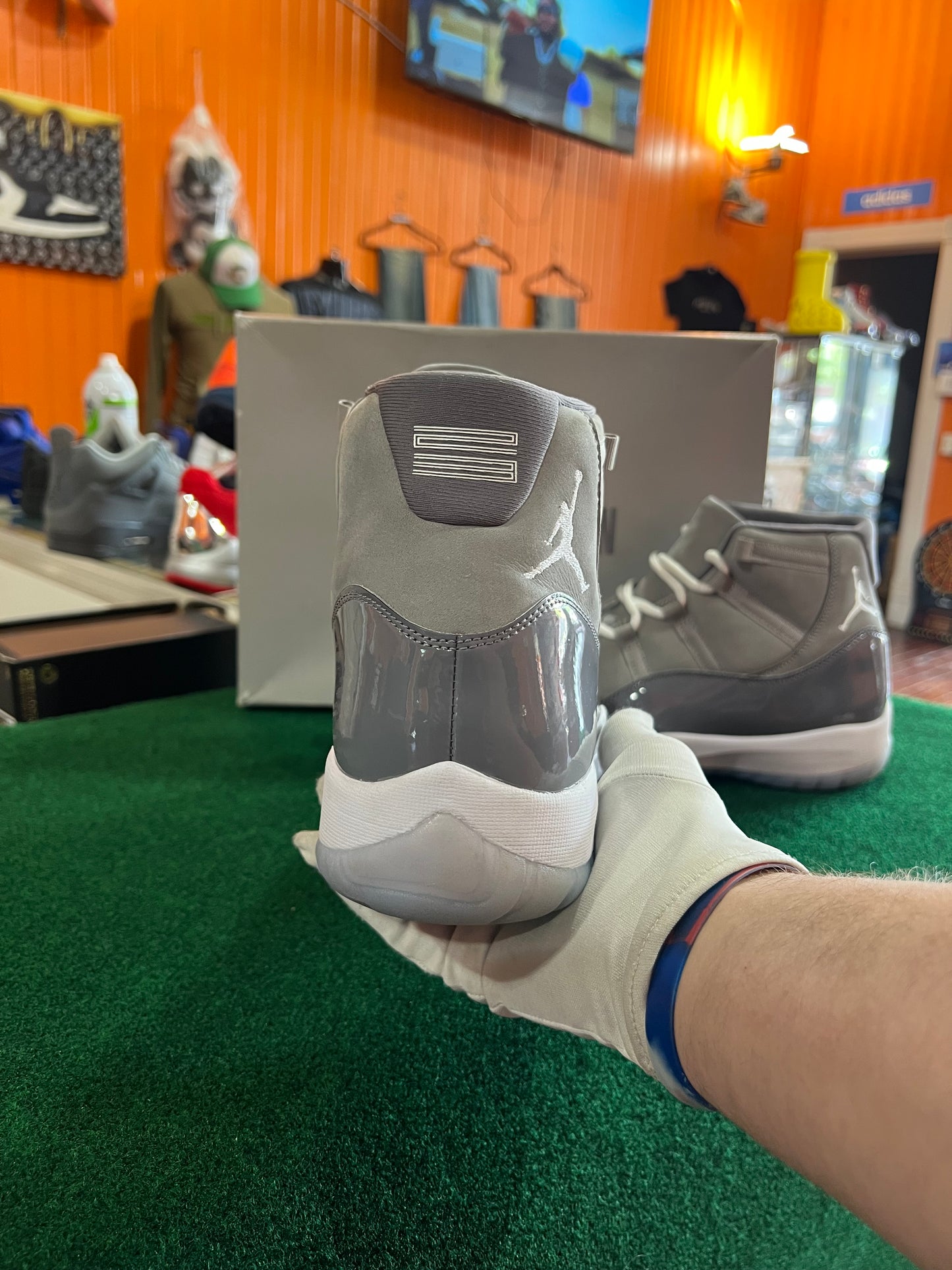 Jordan 11 (Cool Grey)
