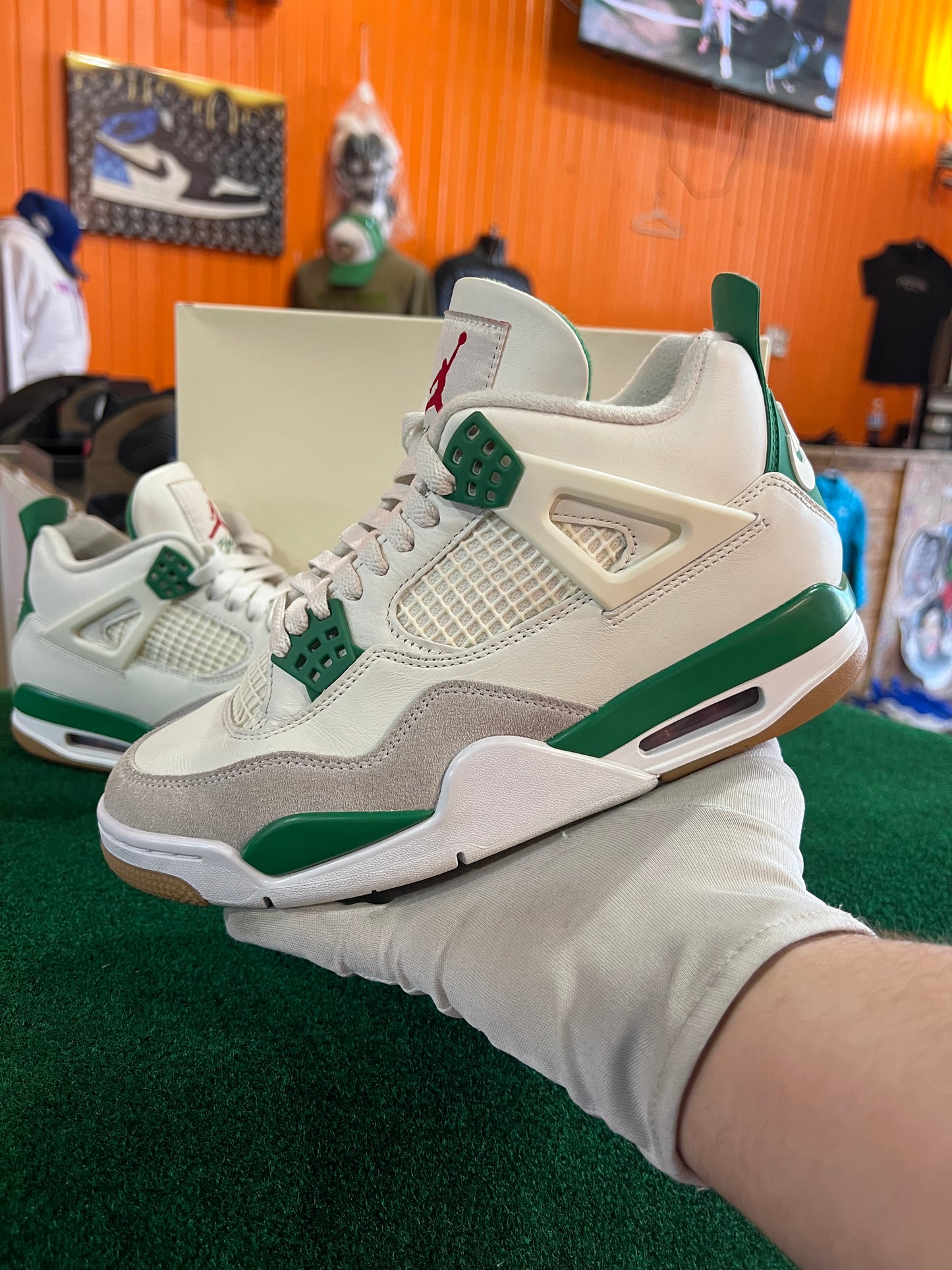 Jordan 4 SB (Pine Green)
