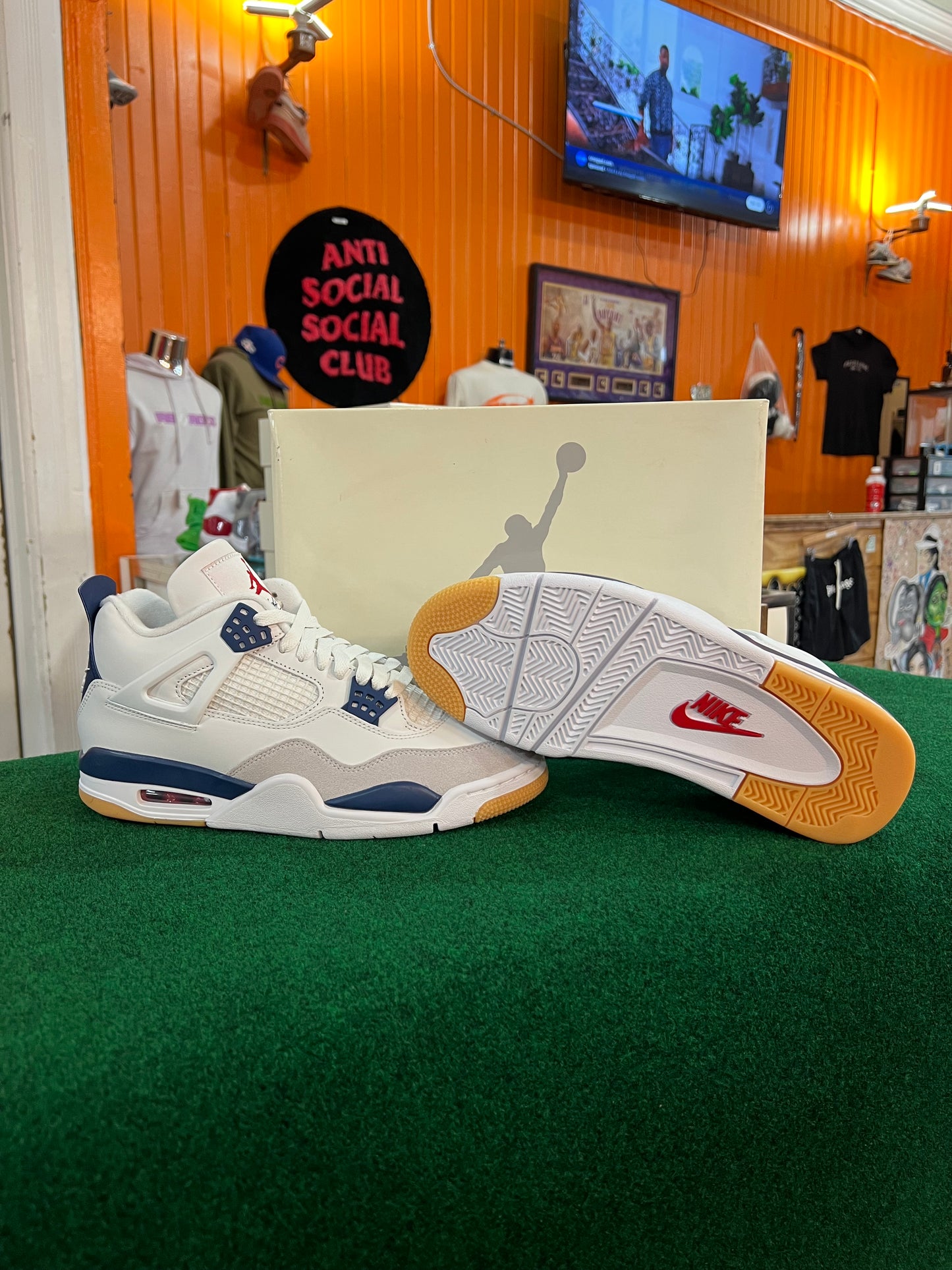 Jordan 4 SB (Navy)