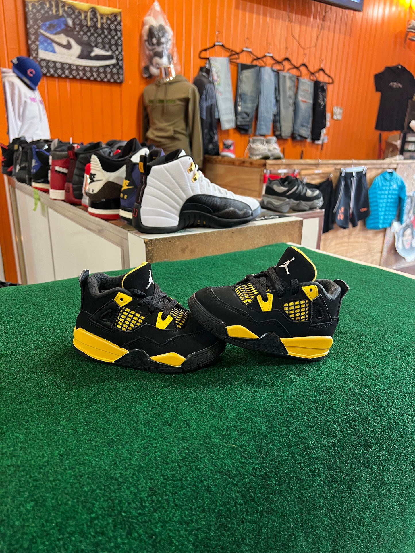 Jordan 4 (Yellow Thunder)