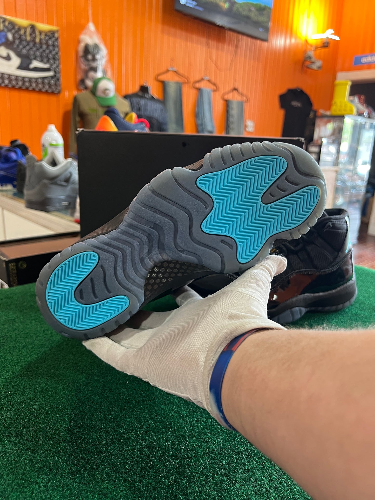 Jordan 11 (Gamma)